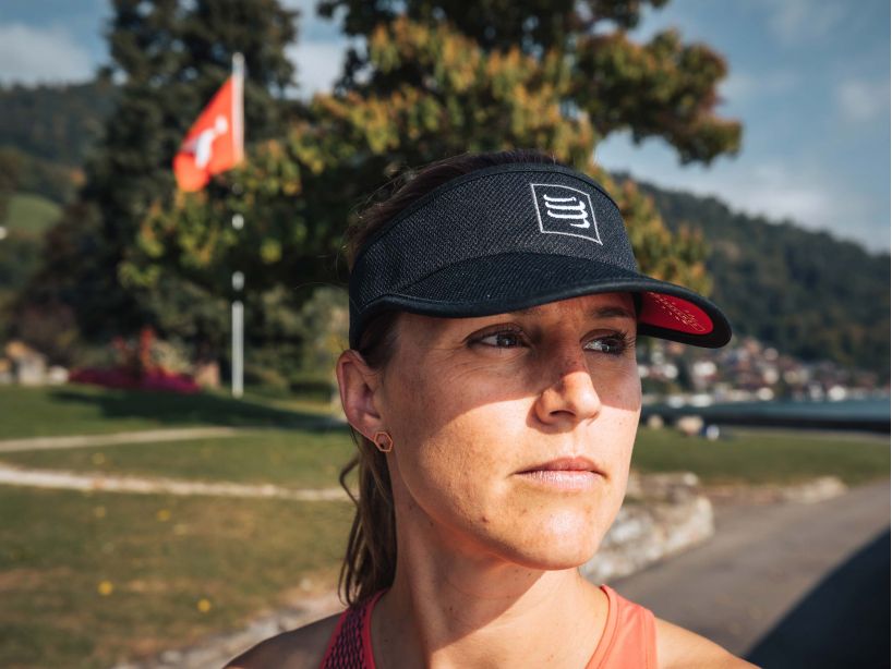 Compressport Unisex Running Visor - Breathable Sports Hat for Men & Women, Black/Red (CU00054B_906_0TU) - Perfect for Running, Cycling, Hiking & Outdoor Activities