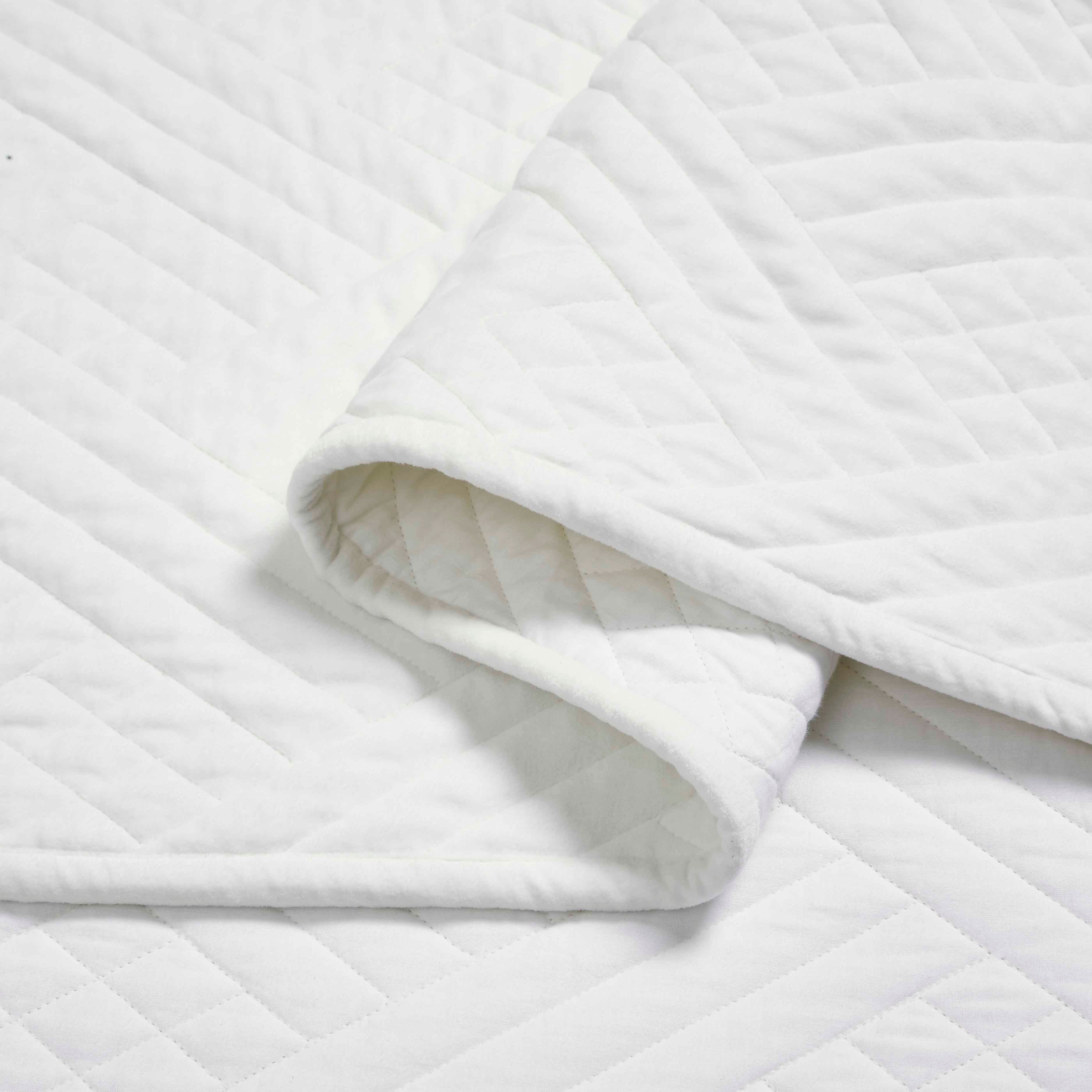 Karina Cotton Velvet Lightweight Quilt & Sham Set - Ultra Soft Bedding for All Seasons | Perfect for Master Bedroom, Guest Room & Cozy Nights