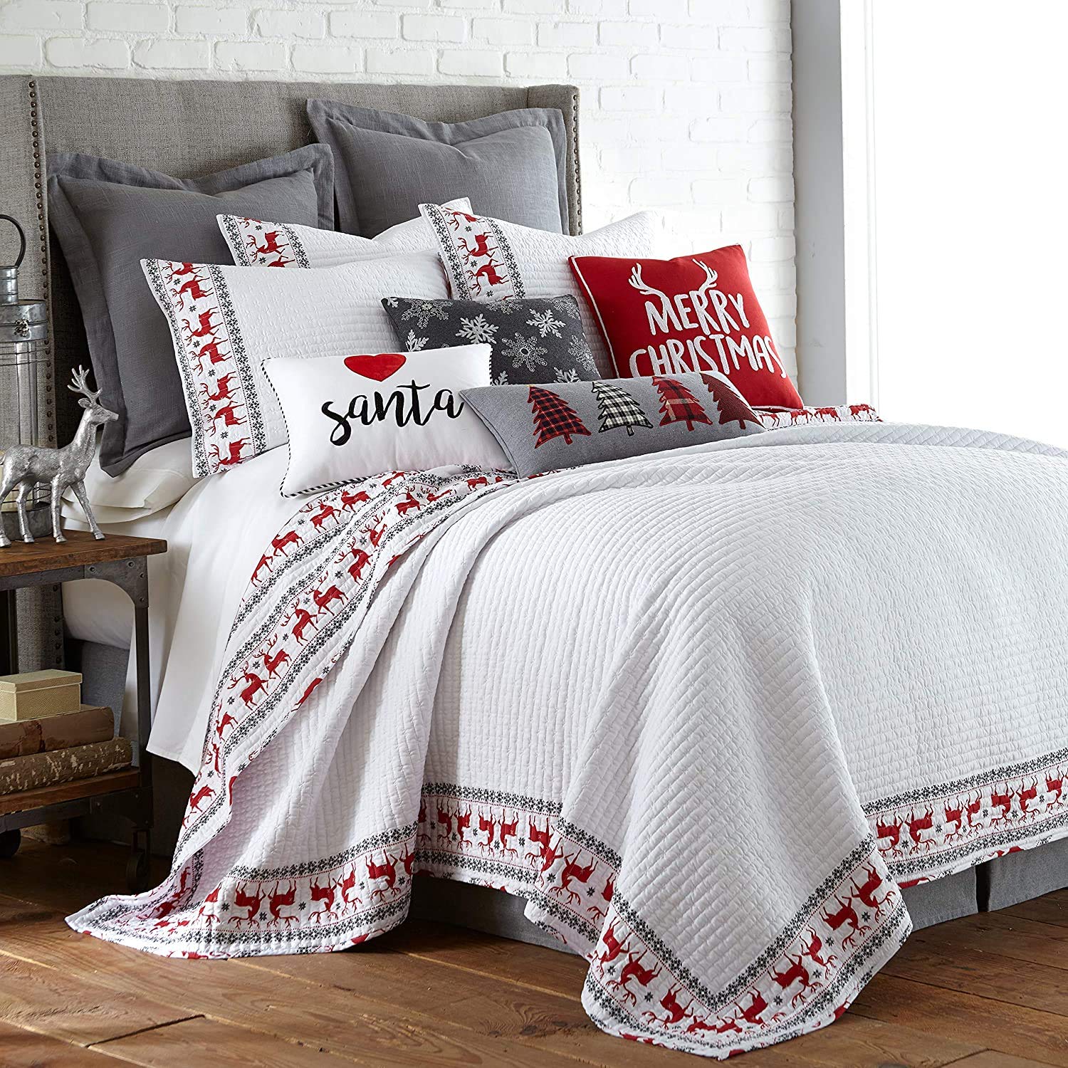 Red & White Rudolph The Reindeer Christmas Holiday Full/Queen Quilt & Sham Set (3-Piece) with Homemade Wax Melts - Festive Bedding for Holiday Decor & Cozy Winter Nights