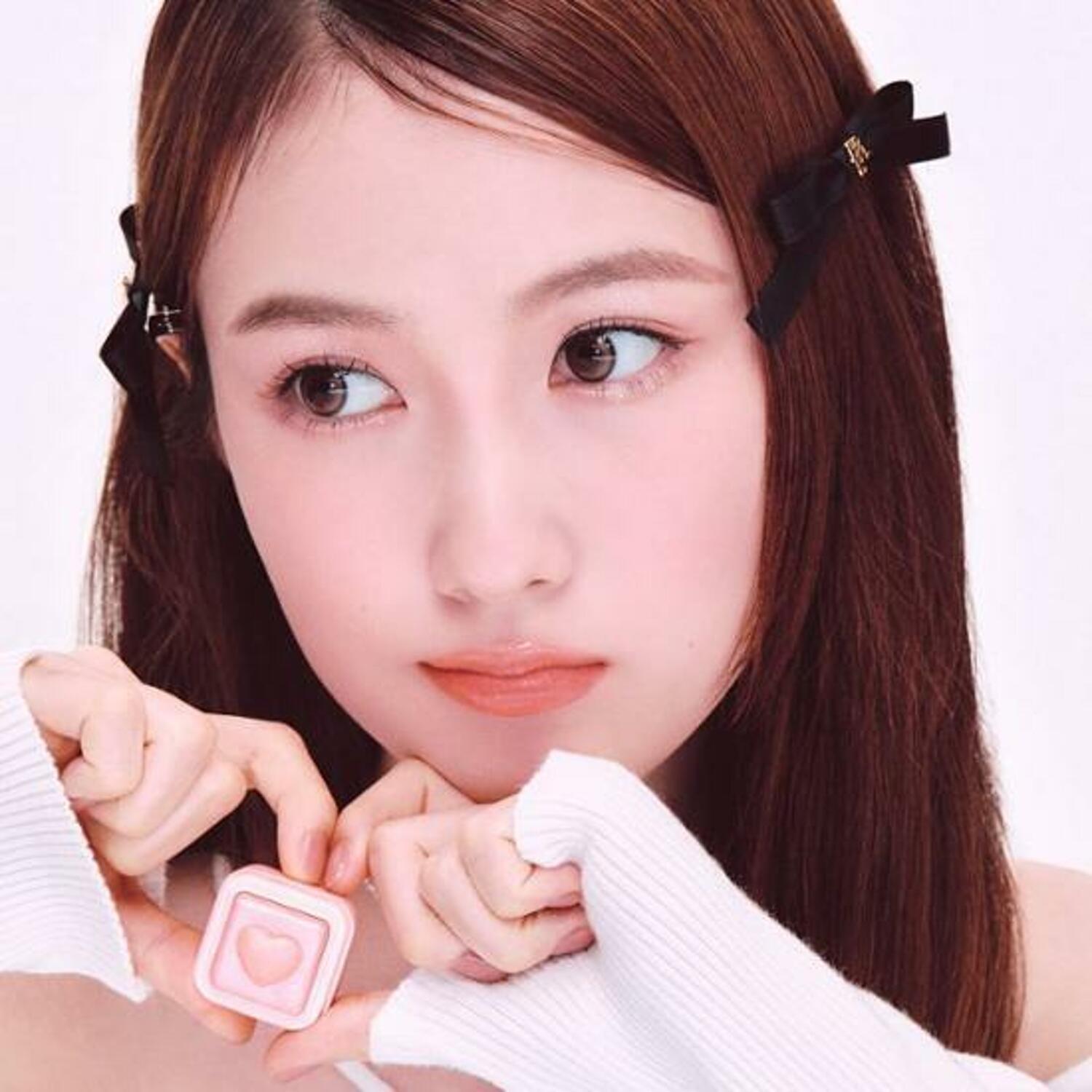 Colorgram Milk Bling Heartlighter 2.2g Highlighter Makeup - Natural Glow Face Illuminator for Cheekbones & Eyes | Perfect for Daily Wear & Special Occasions