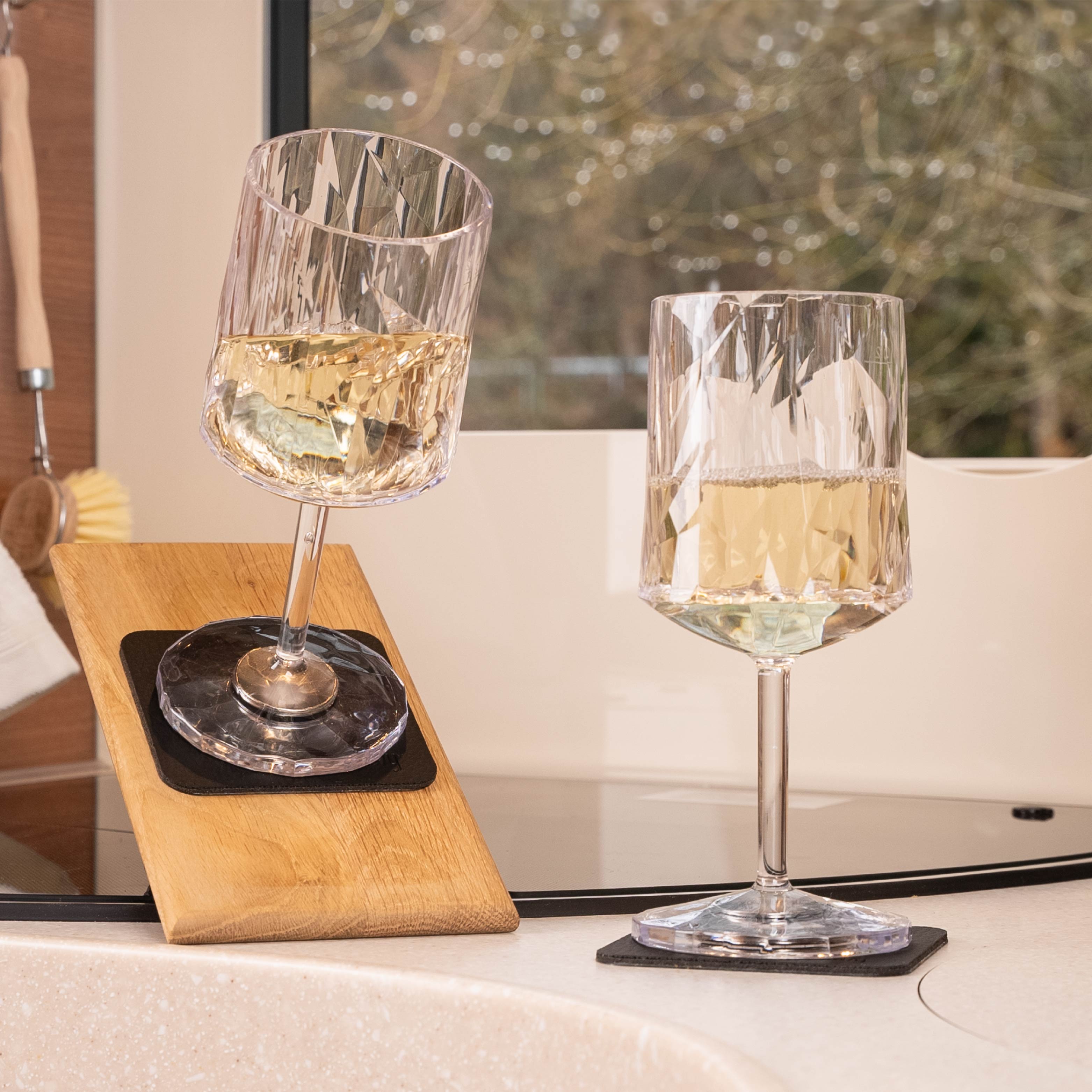 Premium Plastic Wine Glasses with Magnet Base - 0.2L (6.8oz) Shatterproof Stemless Cups for Outdoor Picnics, BBQs, and Pool Parties