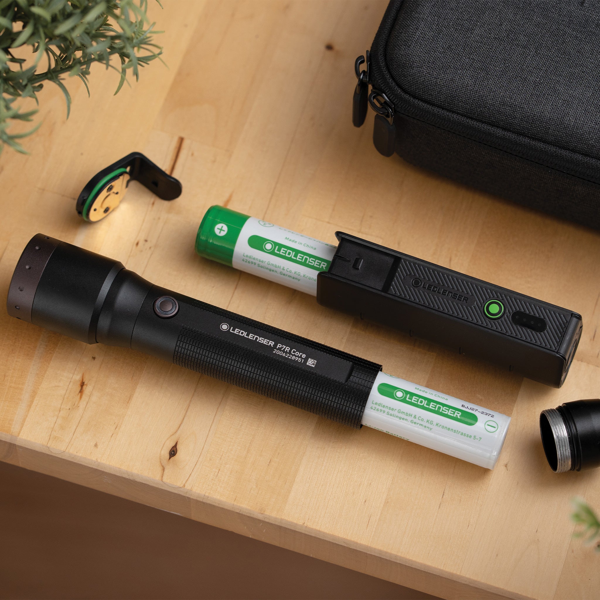 Powerbank Flex5 10000mAh Portable Charger - Fast Charging, High Capacity, Durable - Perfect for Travel, Camping, and Emergency Power Backup