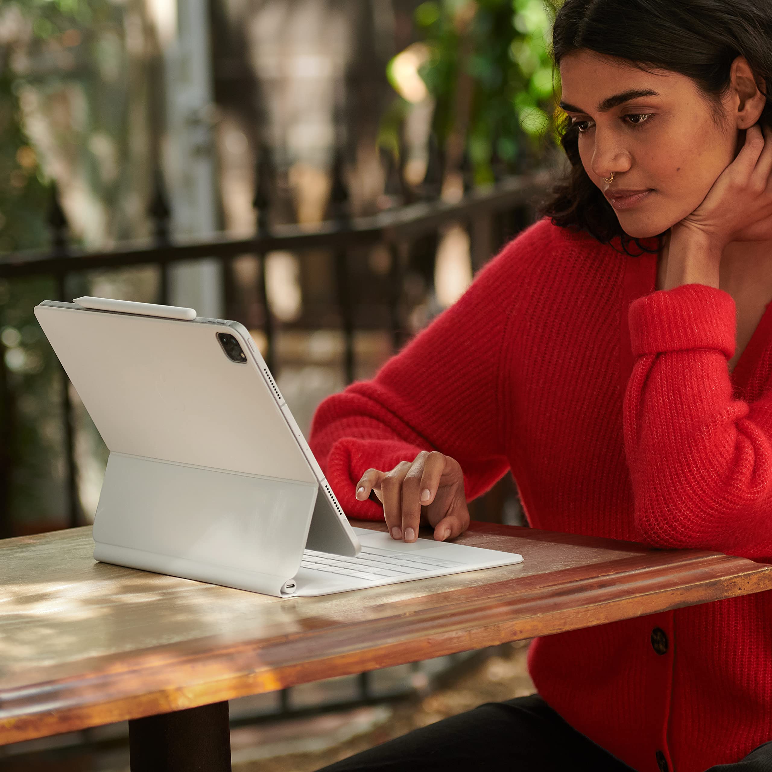 Apple Magic Keyboard Folio for iPad 10th Gen - Slim Wireless Keyboard with Arabic Layout - Perfect for Work, Study & Travel