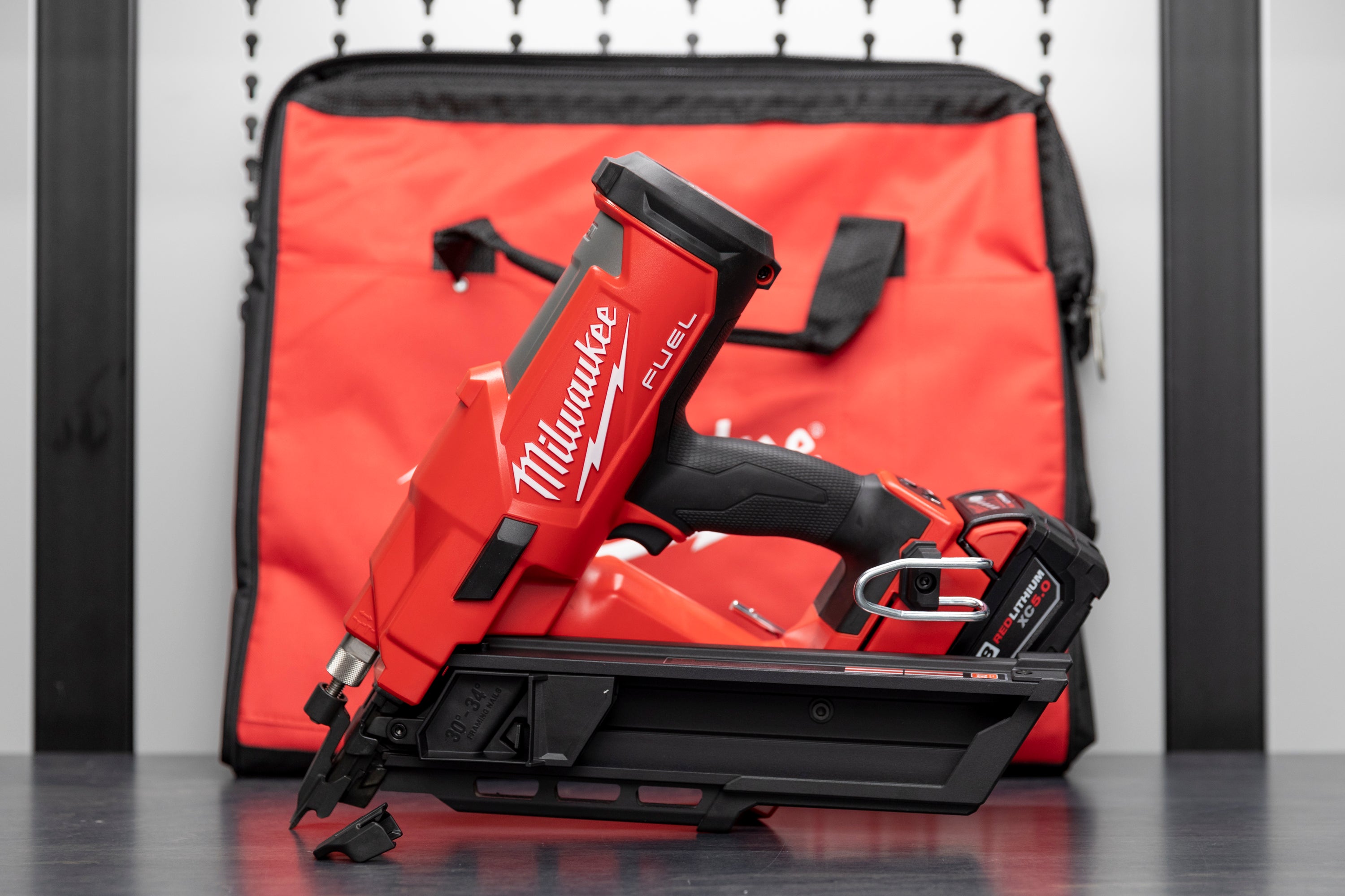 Milwaukee M18 FUEL™ 30 Degree Framing Nailer - Cordless Electric Nail Gun for Wood Framing, Roofing & Construction - Perfect for Professional Builders & DIY Home Projects