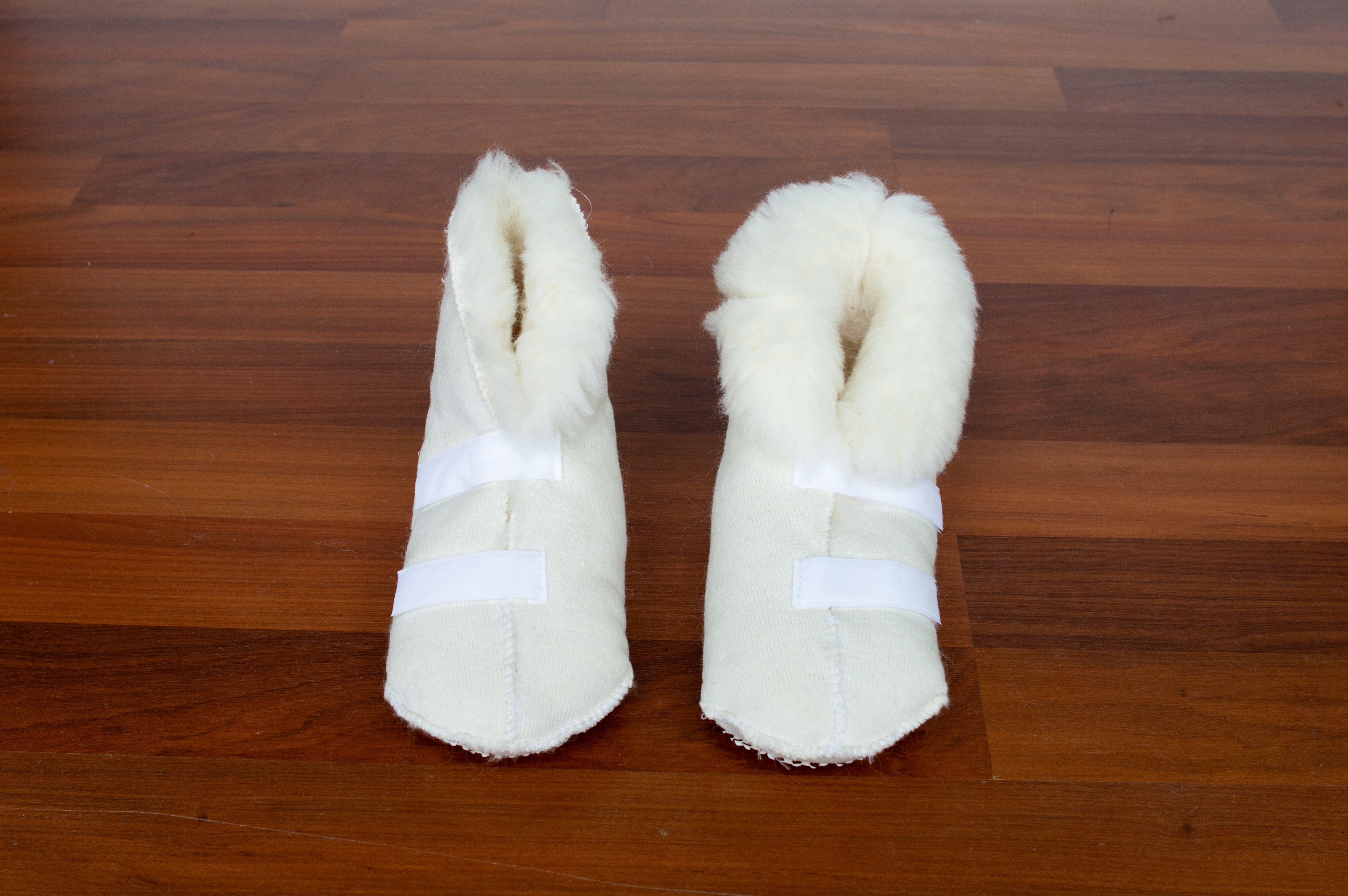 Warm Sheep Wool Bed Boots with Non-Slip Rubber Sole - Cozy Indoor Slippers for Winter Comfort at Home