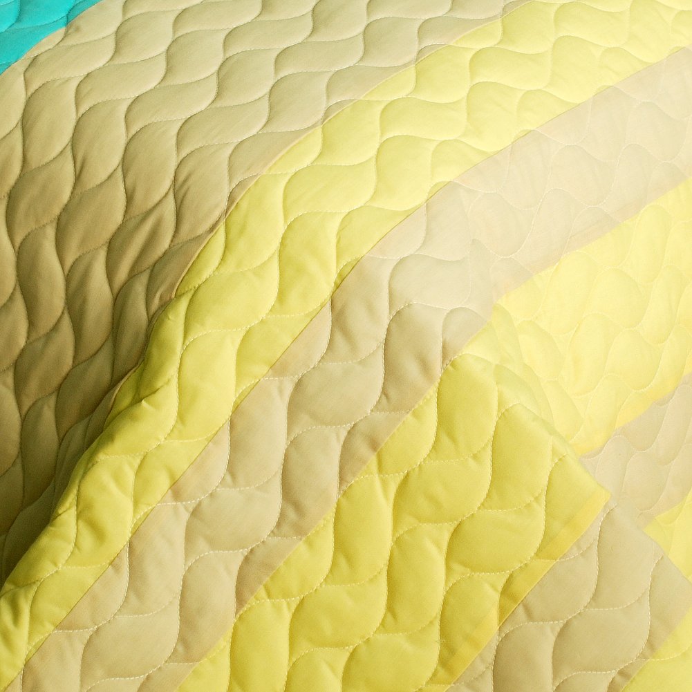 Lovers in Paris 3-Piece Patchwork Quilt Set - Full/Queen Size Bedding - Soft & Stylish Comforter for Romantic Bedroom Decor