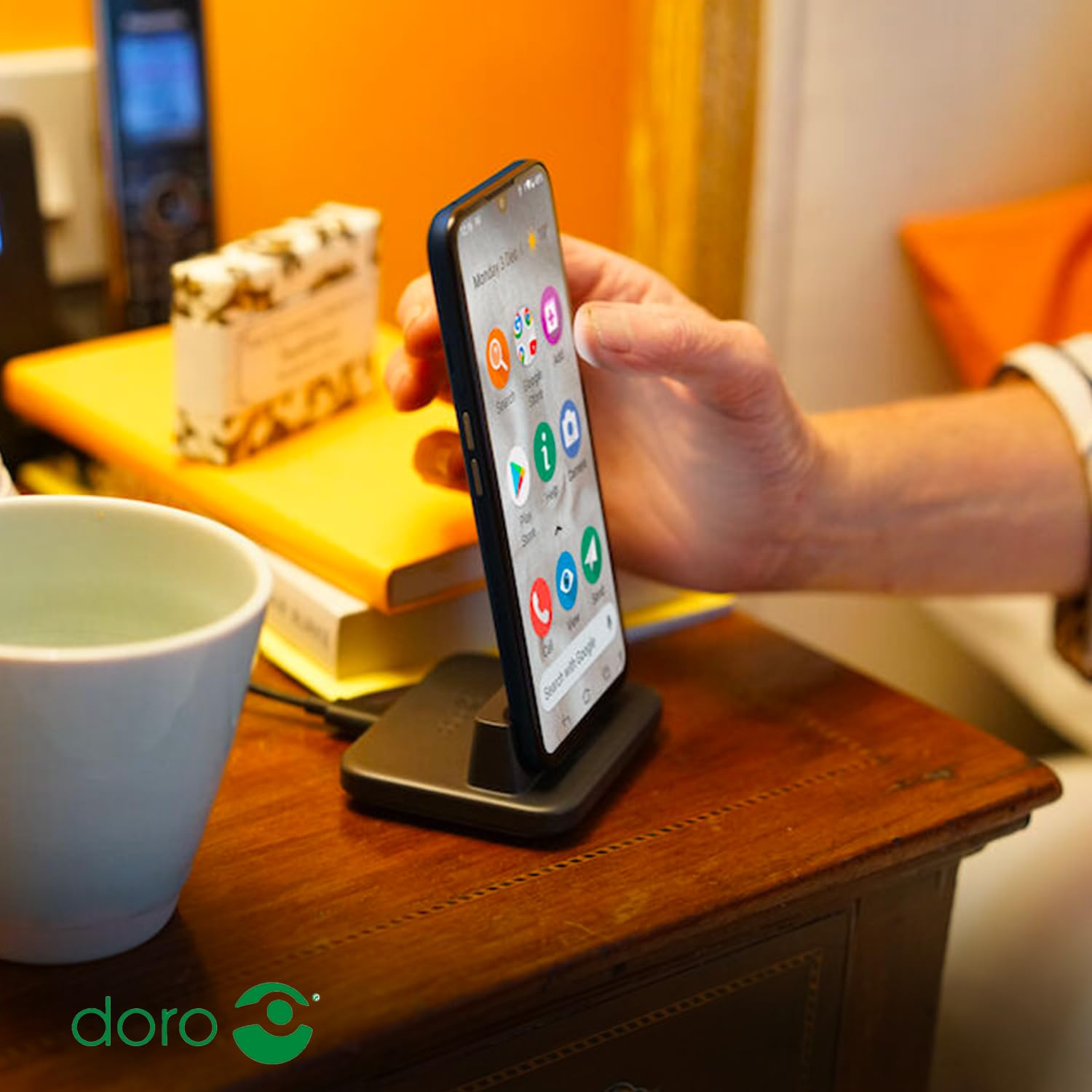 Doro 8200 4G Unlocked Senior Smartphone - Easy-to-Use Mobile Phone with 16MP Camera, Water-Resistant Android, 6.1