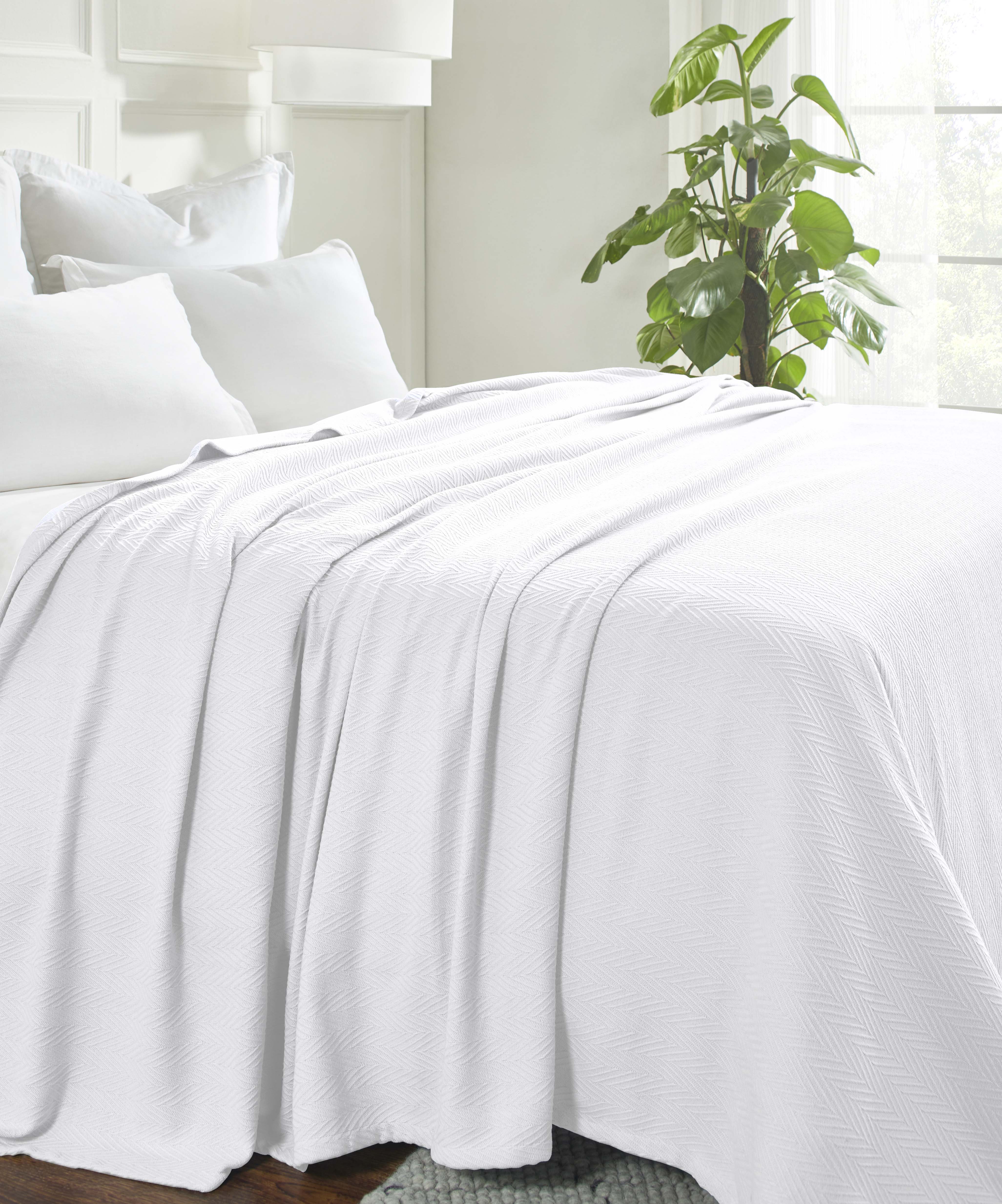 Soft All-Season Chevron Cotton Bed Blanket & Sofa Throw - Cozy Home Decor for Living Room, Bedroom, and Travel
