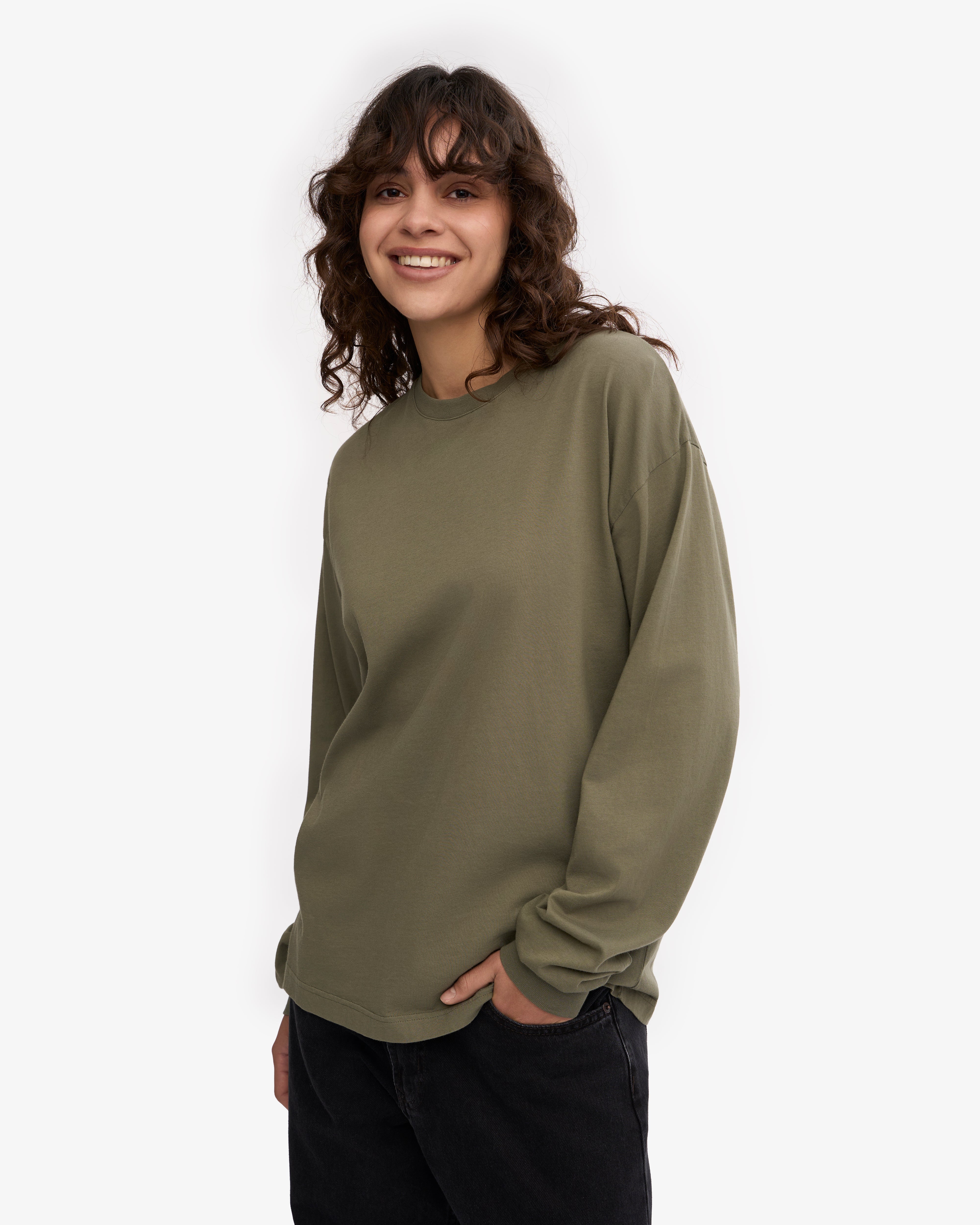 Oversized Organic Long Sleeve T-Shirt for Women - Soft Cotton Dusty Olive Green Top - Casual Loungewear & Streetwear Fashion
