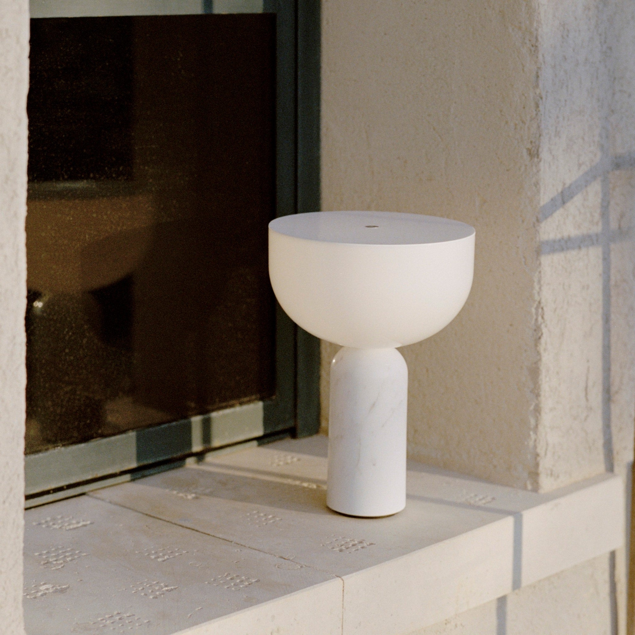 NEW WORKS Kizu Portable Table Lamp - White Marble Finish | Modern Bedside & Desk Lighting for Home Office, Dorm Room & Nightstand Decor