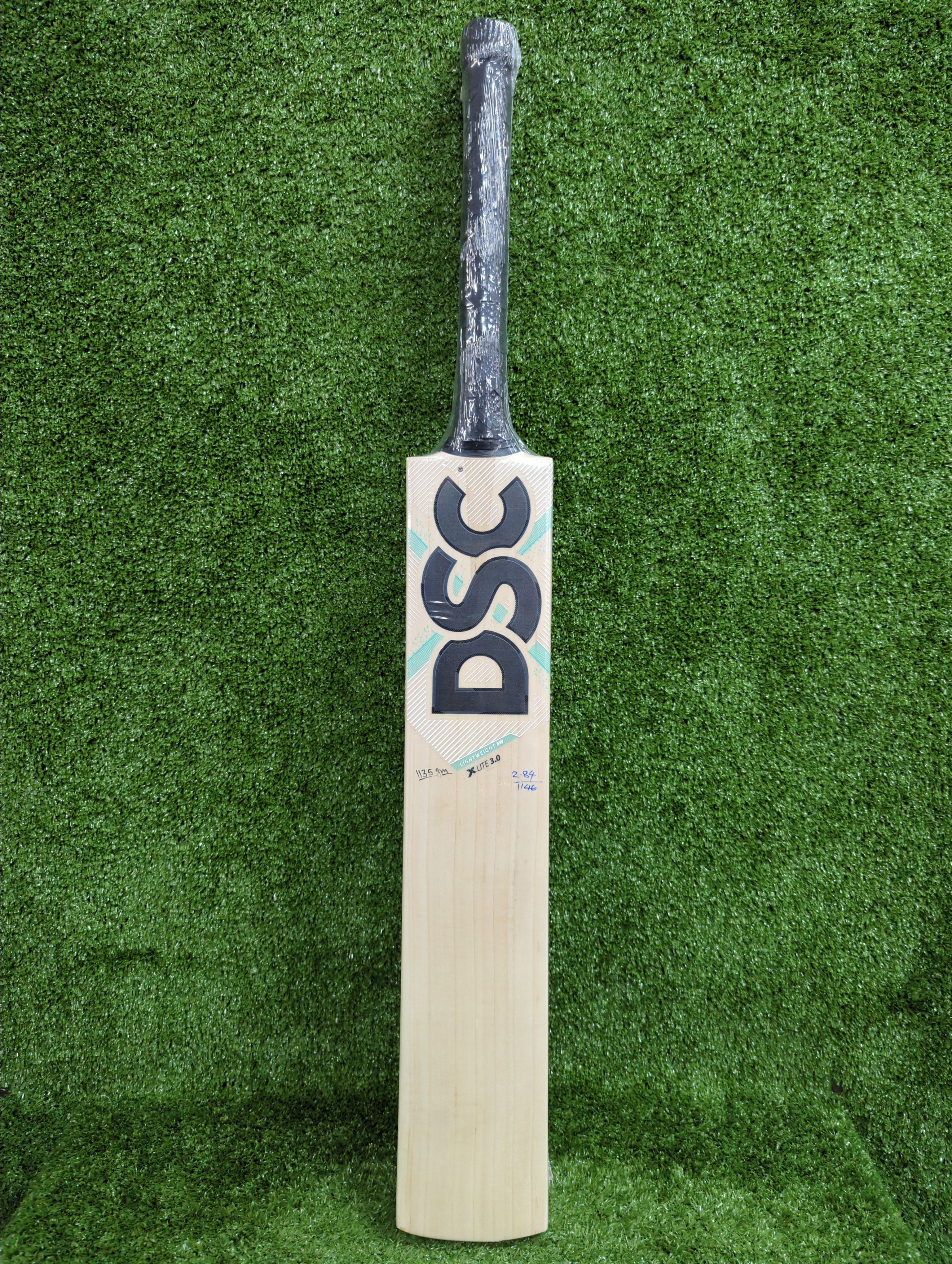 DSC Xlite 3.0 English Willow Cricket Bat - Premium Grade for Professional Players - Perfect for Matches, Training & Practice Sessions