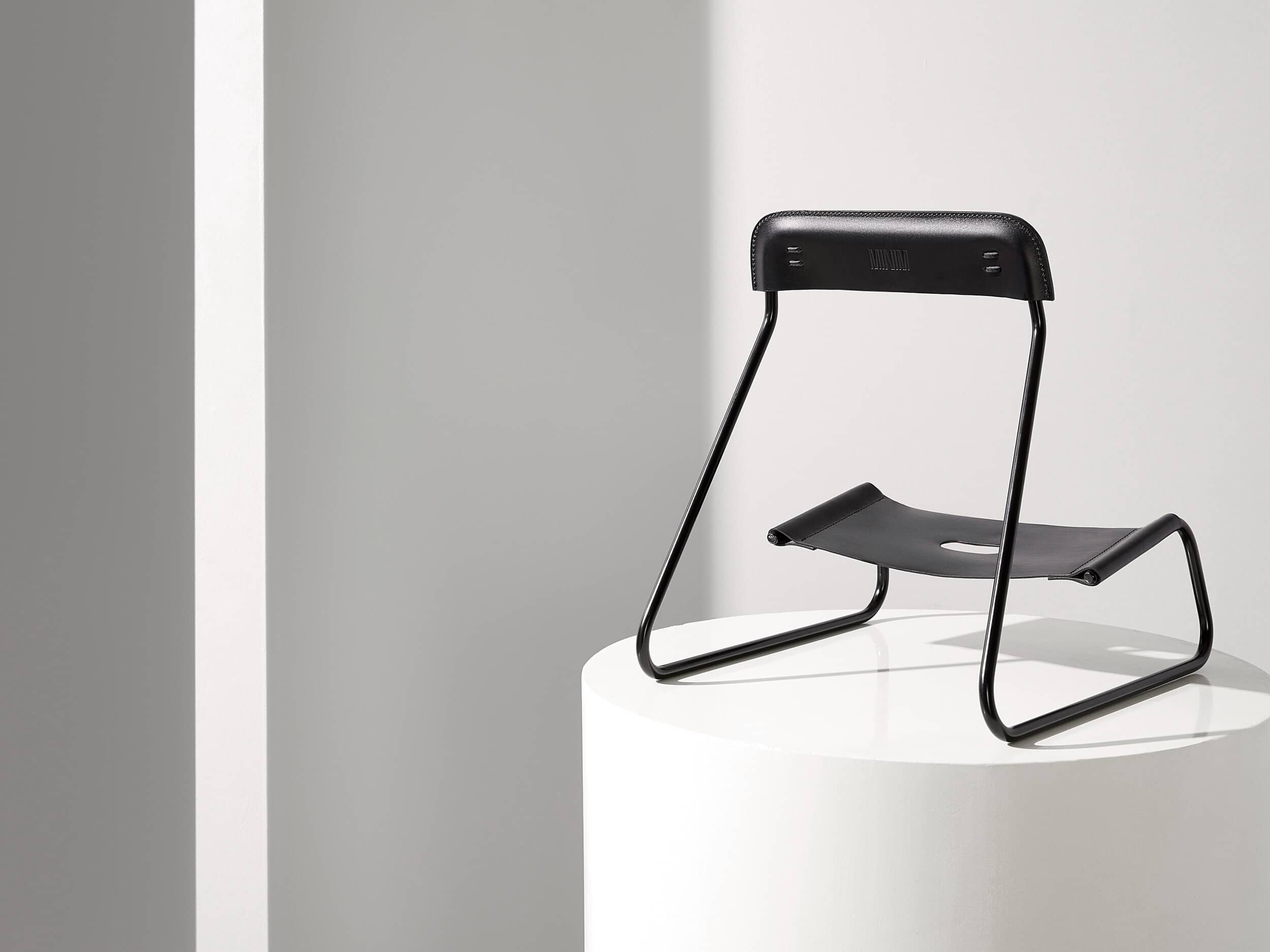 MINIM Sling Guitar Stand - Black - Portable & Adjustable Guitar Holder for Acoustic & Electric Guitars - Perfect for Home, Studio & Live Performances