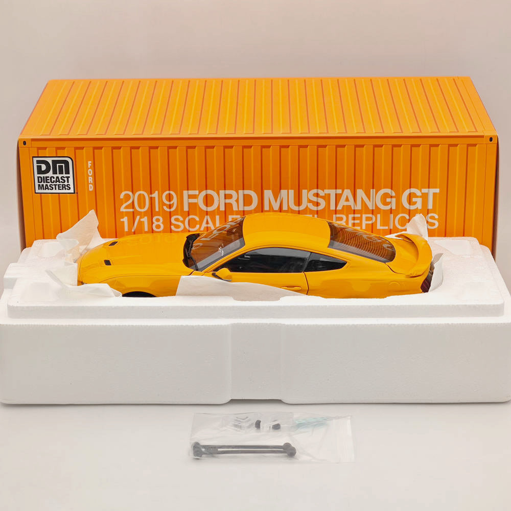 1/18 Scale Diecast Ford Mustang GT 2019 Orange Fury RHD Model Car - Collectible Miniature Replica for Car Enthusiasts & Hobbyists - Perfect for Display, Gifts, and Racing-Themed Decor