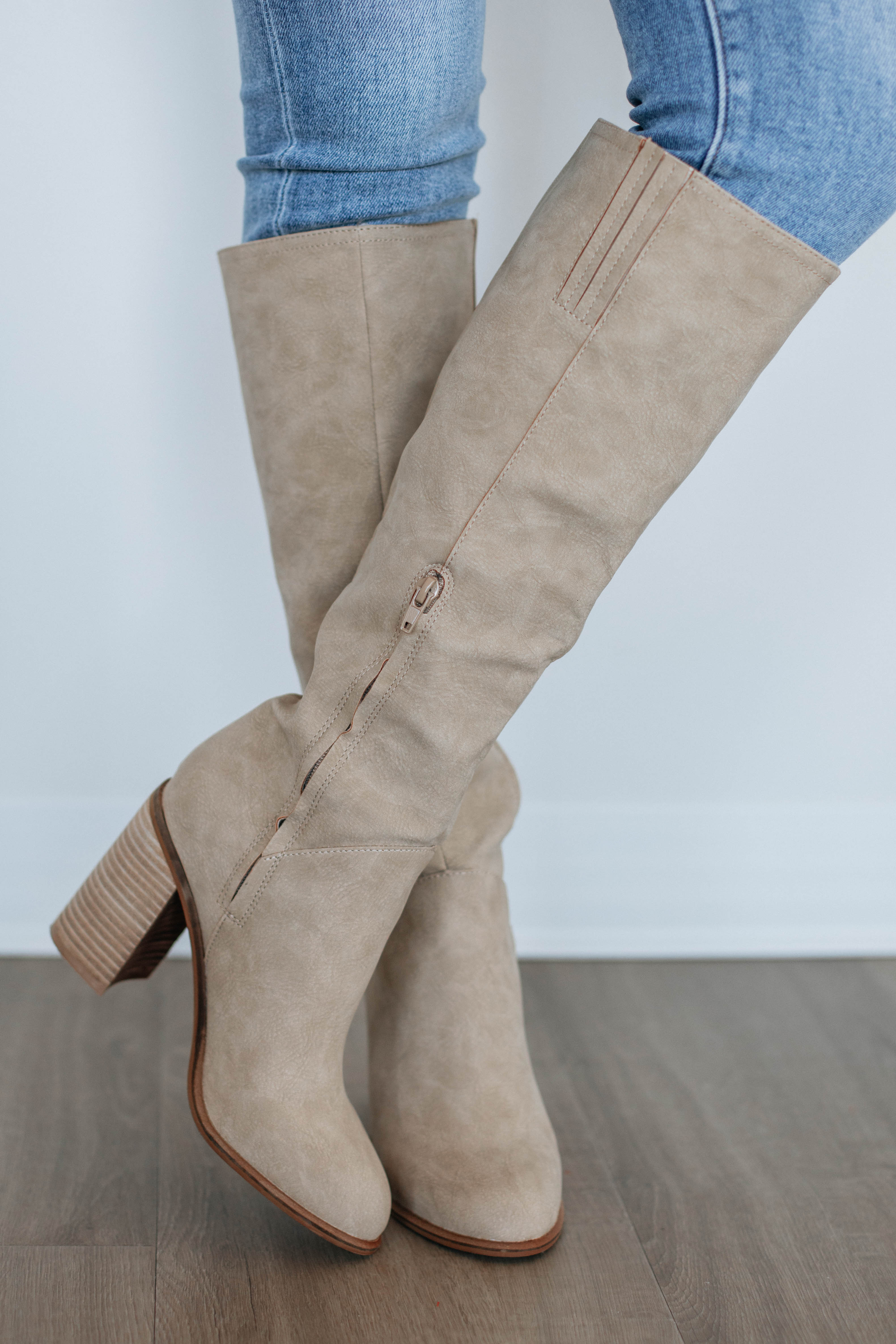 Finding My Way Boots Khaki - Stylish & Comfortable Women's Ankle Boots for Casual Wear, Outdoor Walking & Fall Fashion