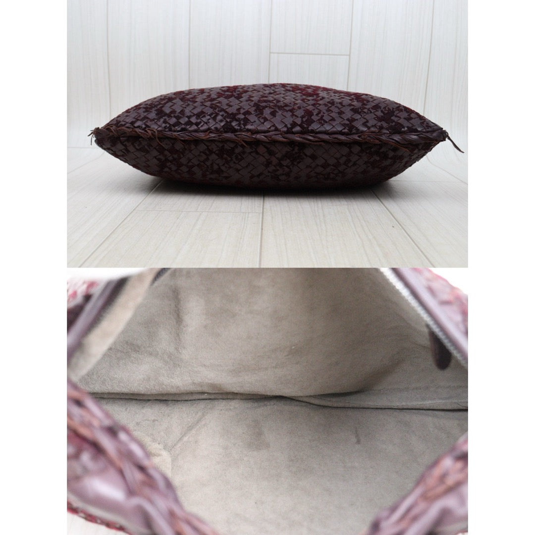 Bottega Veneta P25041401 Leather Crossbody Bag - Pre-Owned Luxury Handbag for Women | Perfect for Date Nights, Office & Travel Accessories