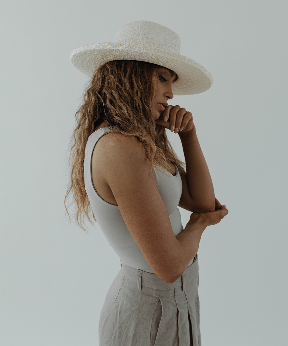 Cara Loren Women's Fashion Pencil Brim Straw Hat - Summer Beach Sun Hat for Outdoor Activities, Vacations & Photoshoots