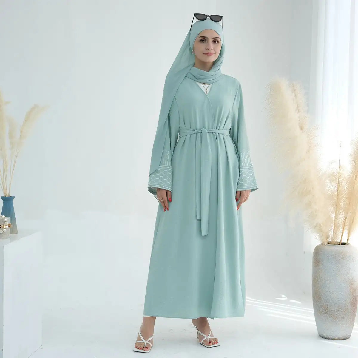 Elegant Muslim Women's Open Abaya Dress with Embroidery Sleeves - Modest Islamic Cardigan for Prayer, Home & Special Occasions