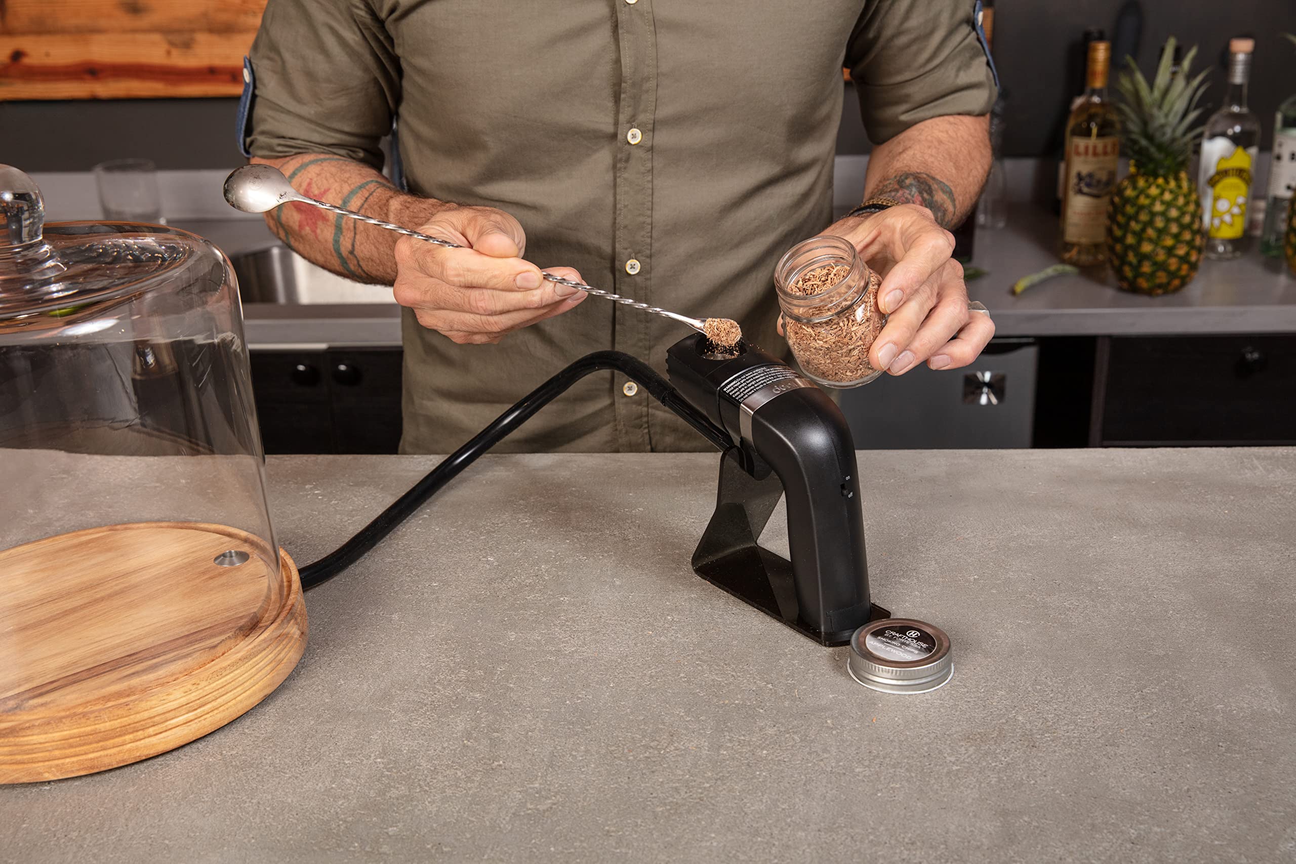 Premium Glass Smoke Cloche with Handheld Smoker & Wood Chips - Elegant Cocktail, Charcuterie & Food Display Cover - Perfect for Home Bars, Gourmet Dining & Entertaining