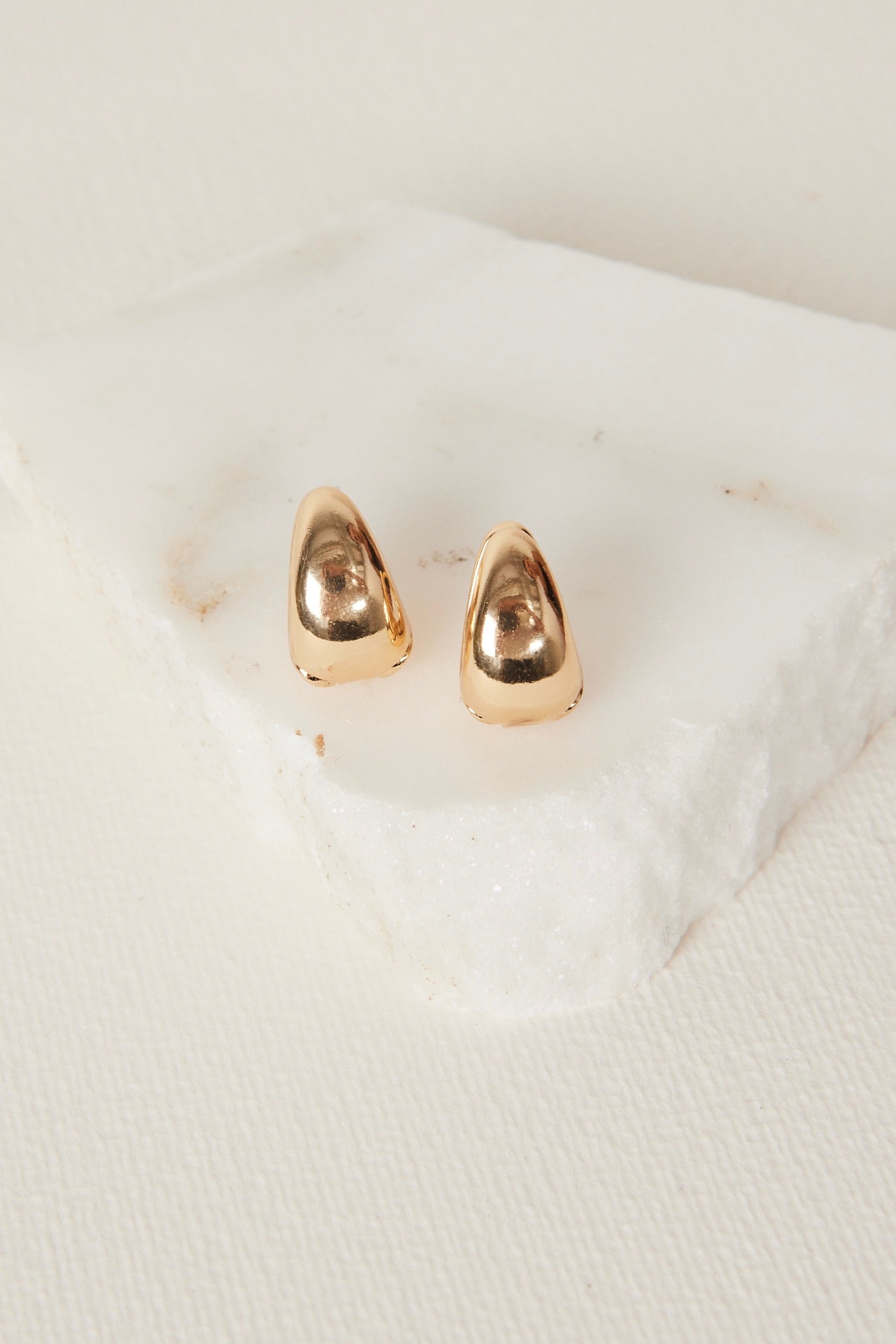 Chunky Oval Gold Hoop Earrings for Women - 14K Gold Plated Statement Jewelry - Perfect for Parties, Weddings & Everyday Wear