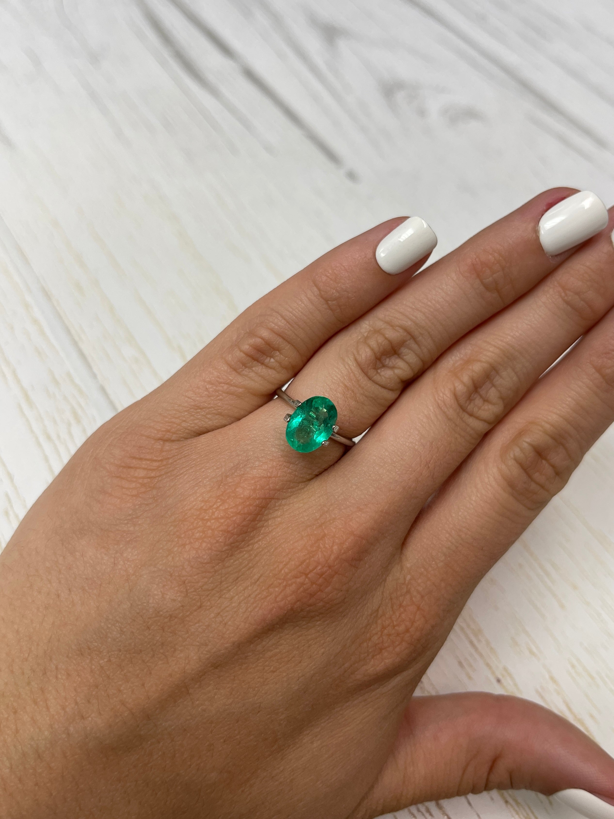 2.87 Carat 11x8mm Oval Cut Loose Colombian Emerald - Vivid Green Gemstone for Jewelry Making, Engagement Rings & Luxury Gifts