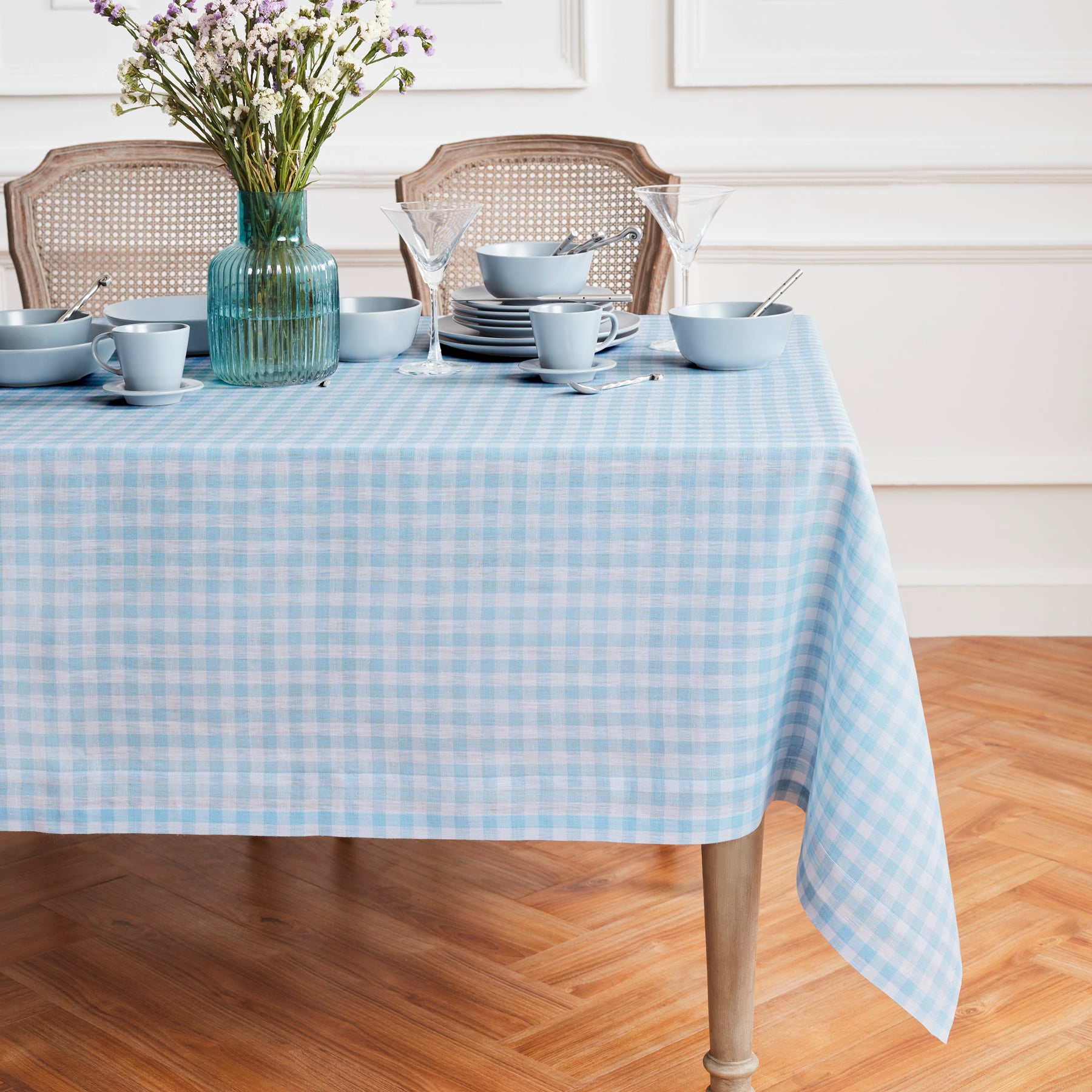 Stylish Red and White Checkered Gingham Tablecloth - Perfect for Picnics, BBQs, and Outdoor Dining