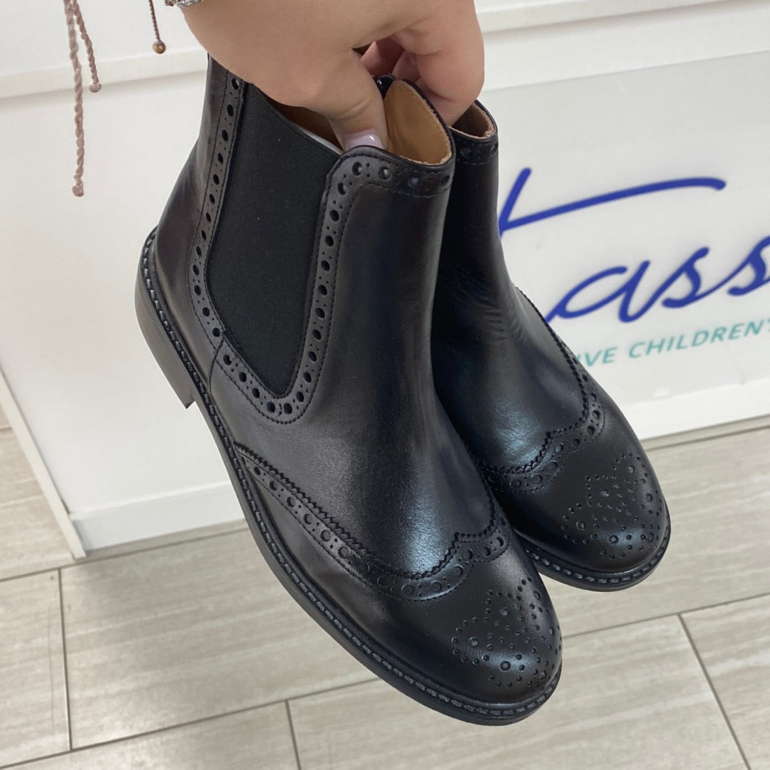 Stylish Black Leather Wingtip Boots for Men - Classic Dress Shoes for Business & Formal Occasions - Perfect for Office, Weddings & Special Events