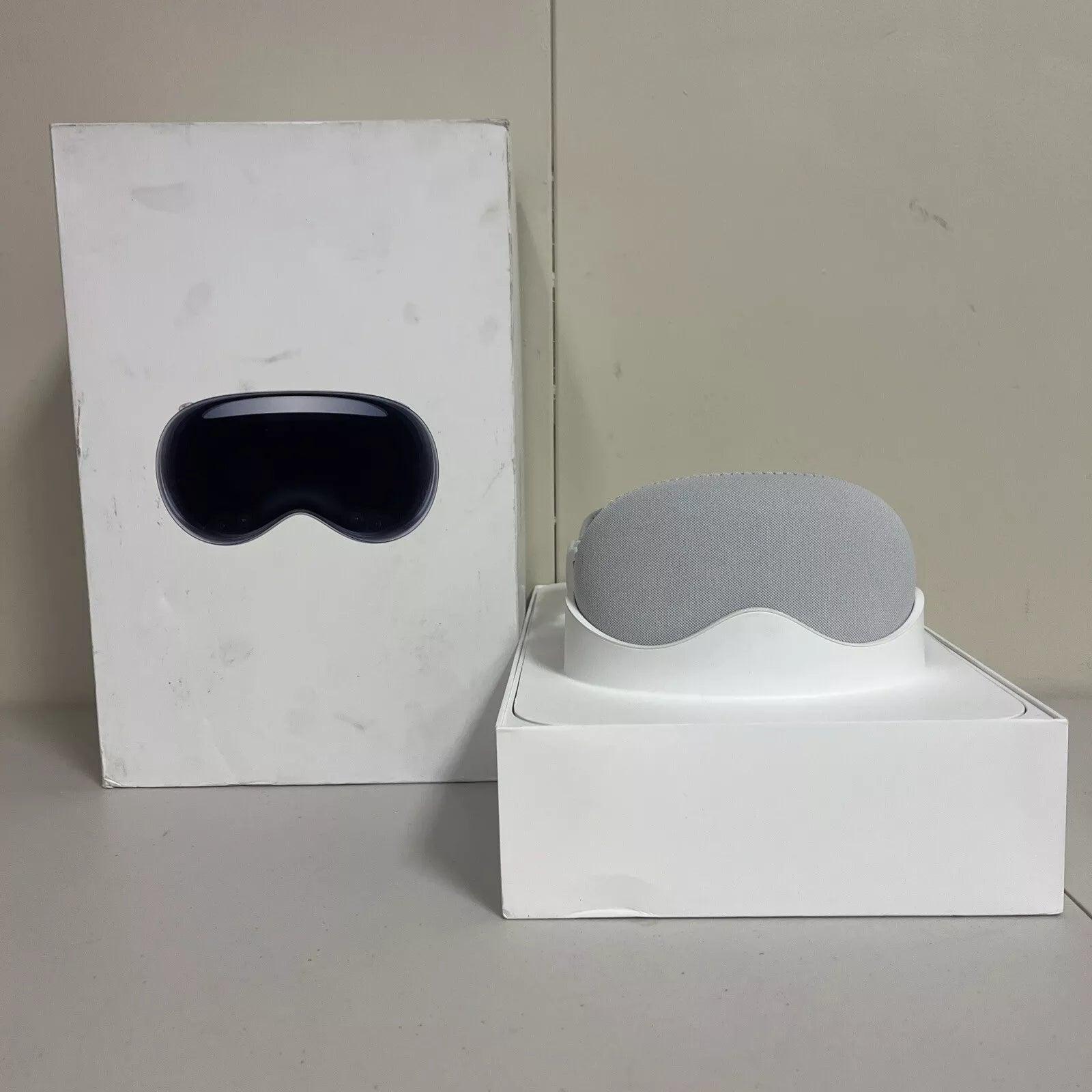 Apple Vision Pro A2117 VR Headset - Customizable Light Seal & Stripe, High-Speed SSD Storage - Perfect for Gaming, Virtual Meetings & Immersive Entertainment