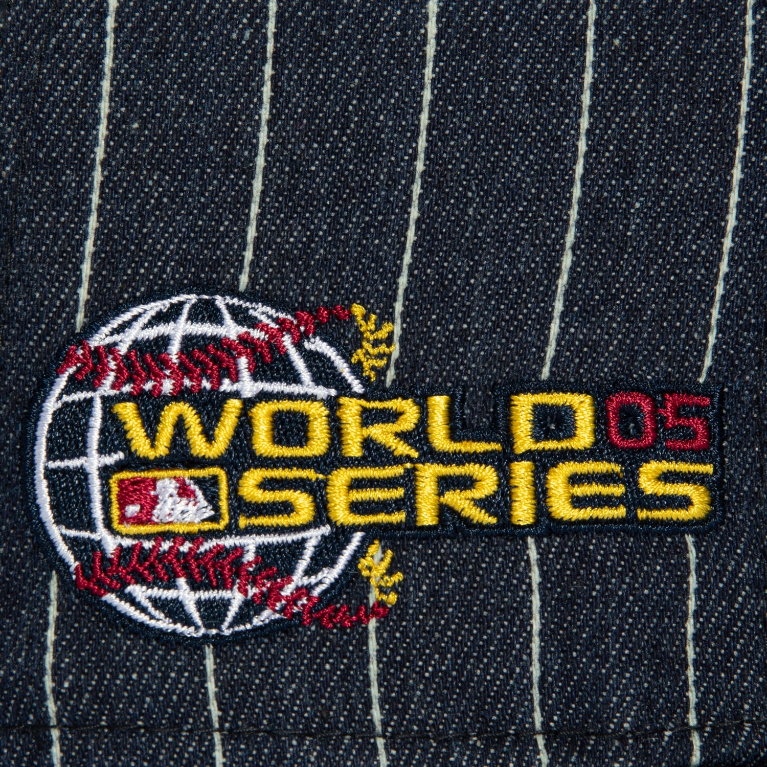 New Era 59Fifty Denim Pinstripe Chicago White Sox 2005 World Series Patch Baseball Cap - Navy Blue MLB Snapback Hat for Men, Perfect for Games, Collecting & Streetwear Fashion