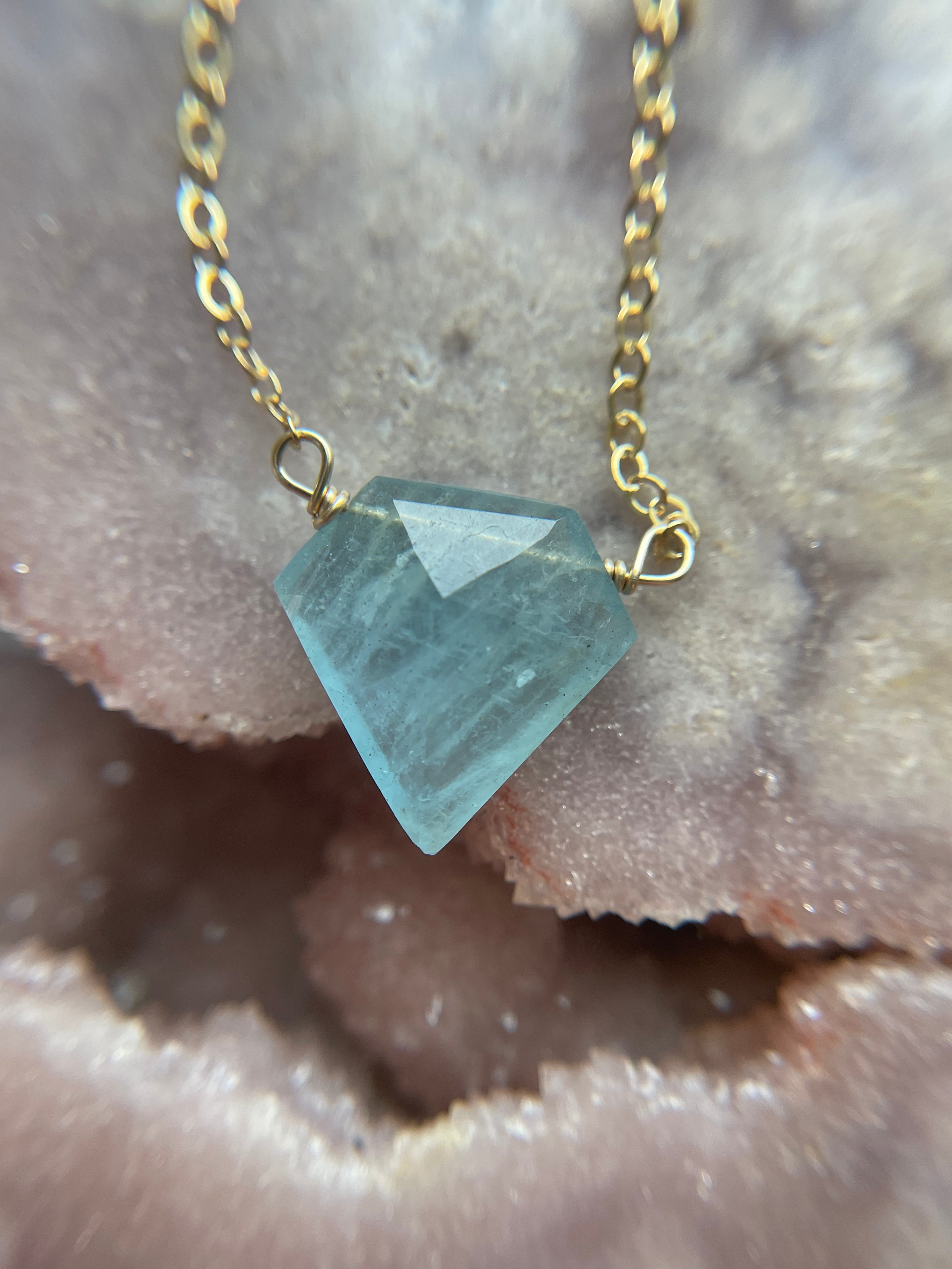 Natural Raw Aquamarine Pendant Necklace - March Birthstone Jewelry for Women, Birthday Gift, Healing Crystal, Boho Chic Style | Perfect for Everyday Wear, Special Occasions & Spiritual Healing