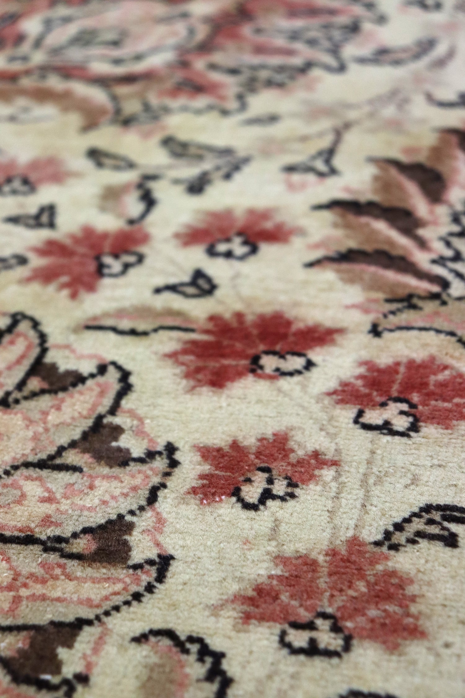 Handwoven Antique Tabriz Traditional Persian Rug - J65484 - Perfect for Living Room, Bedroom & Office Decor