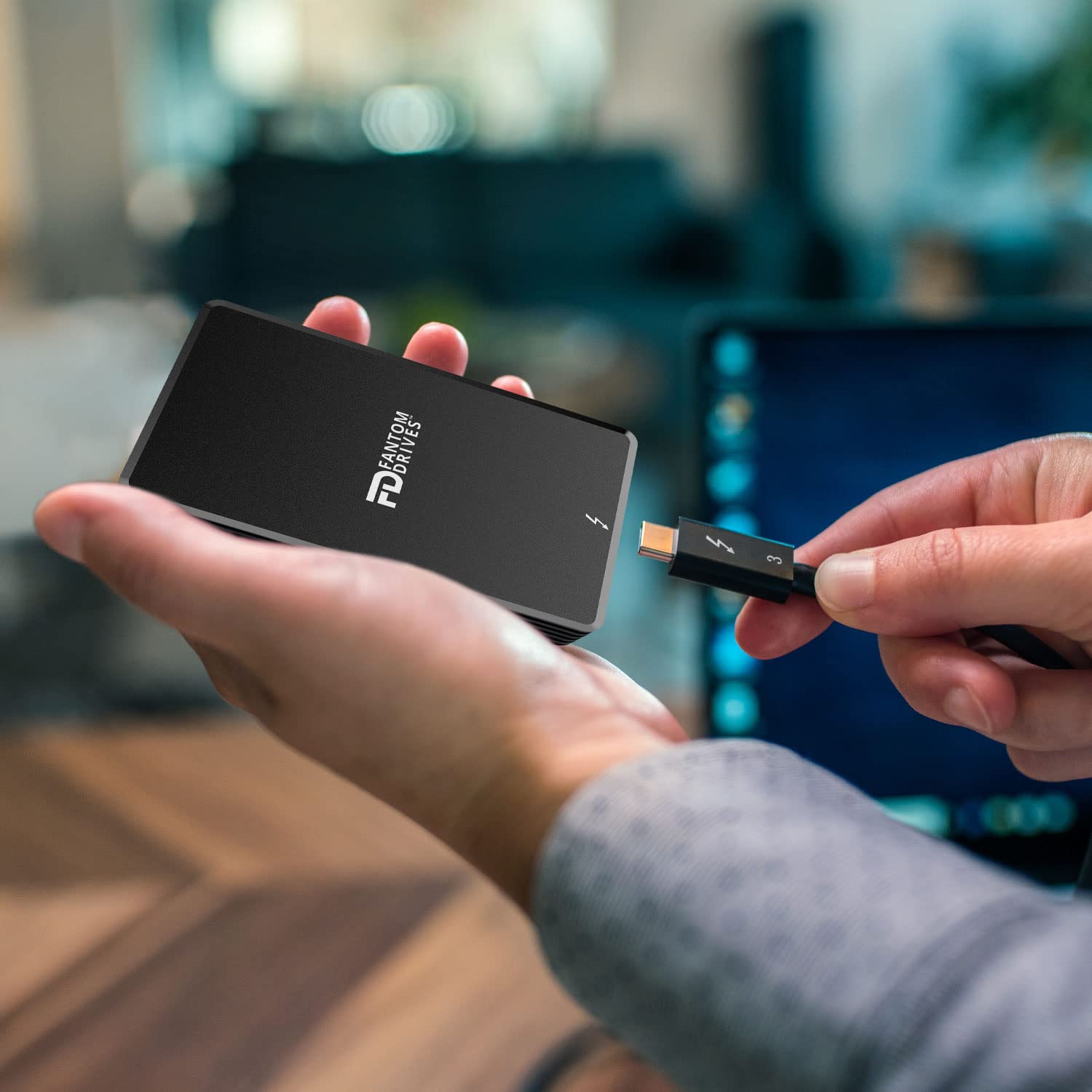 Fantom Drives 4TB Portable SSD - Thunderbolt 3/4 & USB 3.2 Type-C External Solid State Drive - 2800MB/s Speed - 3D NAND TLC Flash - Intel Certified (TB3X-2300N4TB) - Perfect for Gaming, Video Editing & Data Backup
