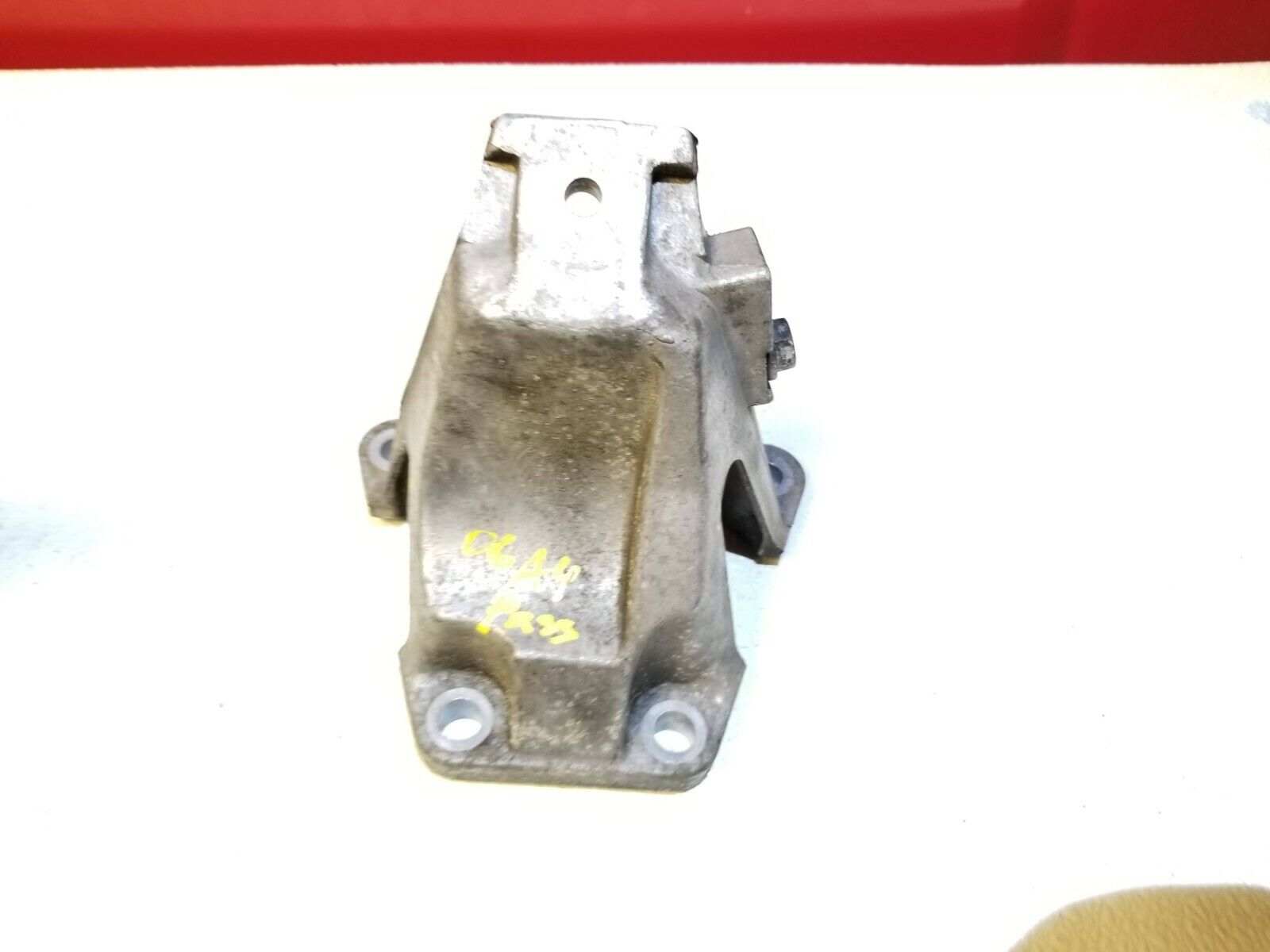 2003-2006 Audi A4 B6 3.0L Engine Mount Bracket Set - Left & Right Pair OEM Replacement Parts for Smooth Ride & Vibration Reduction - Perfect for Engine Repair & Maintenance
