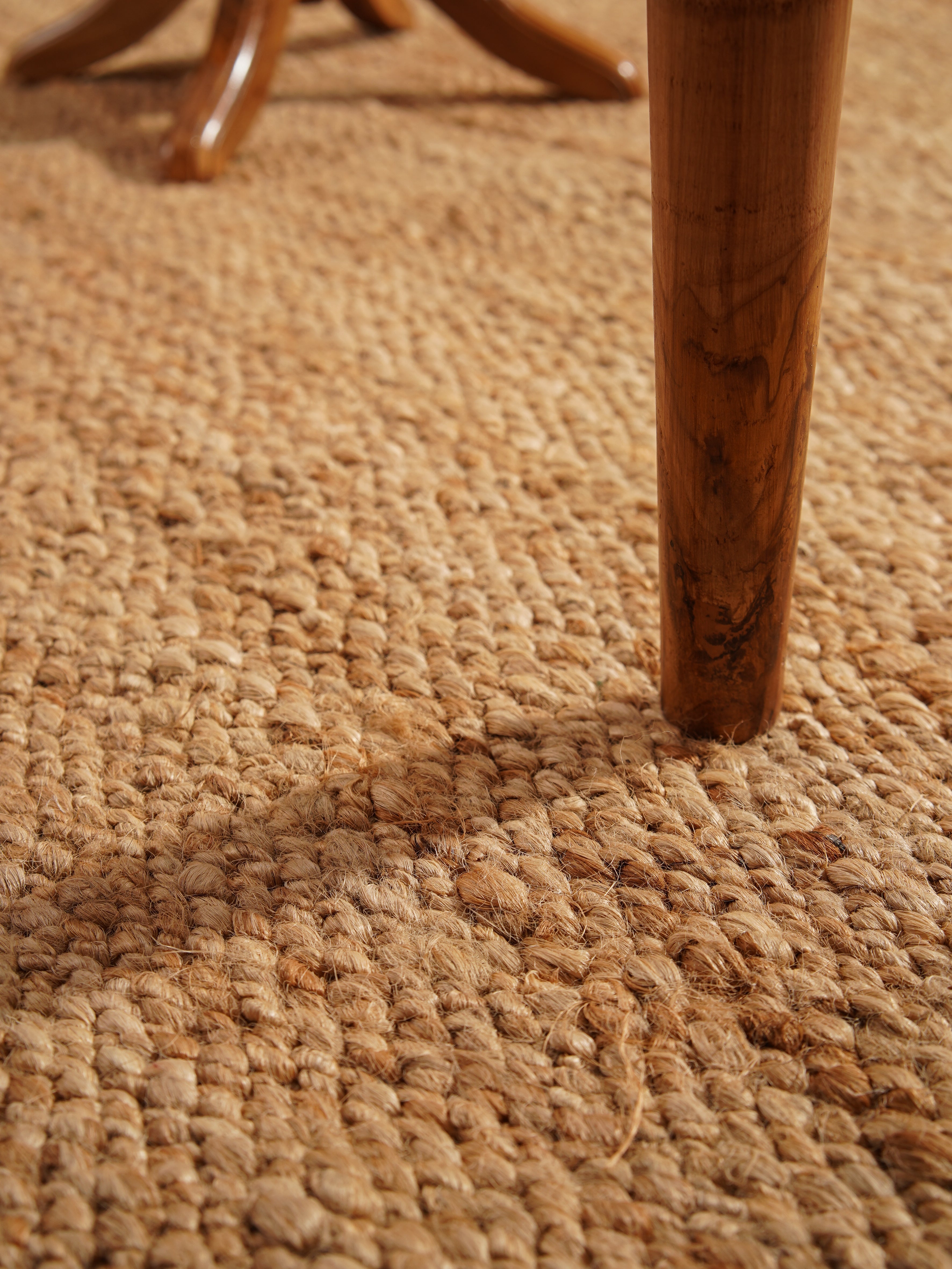 Classic Handwoven Jute Braided Rug - Natural Fiber Floor Mat for Living Room, Bedroom, or Entryway - Eco-Friendly Home Decor