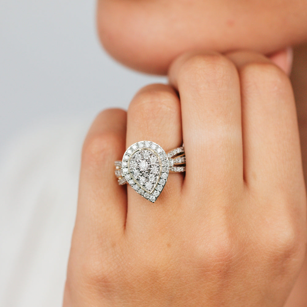 1 Carat Diamond Cluster Ring with 69 Round Brilliant Cut Diamonds in 9K Yellow Gold - Perfect for Engagement, Anniversary & Special Occasion Gifts