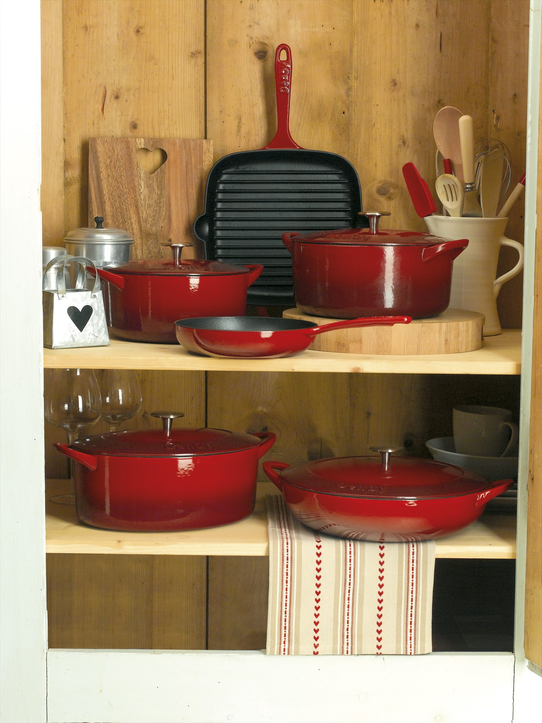 Denby 10-Inch Cast Iron Griddle Pan - Pre-Seasoned, Heavy Duty Skillet for Stovetop & Oven Use - Perfect for Pancakes, Steaks & Grilling (Red)