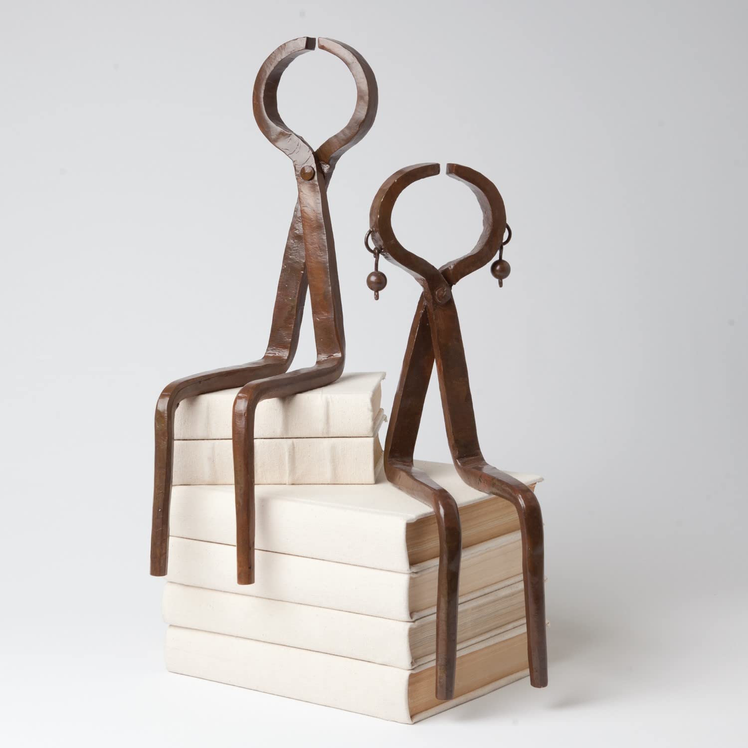 Iron Sitting Couple Statue - Modern Home Decor Sculpture for Living Room, Garden, Office Desk & Wedding Gift