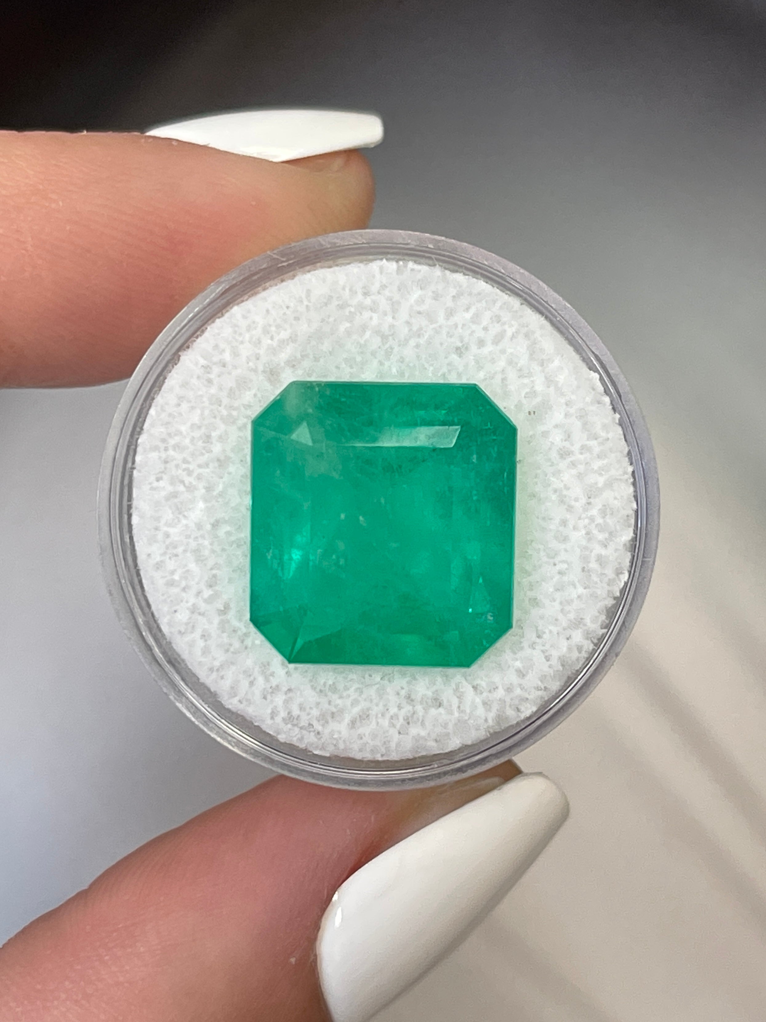 12.09 Carat Colombian Emerald Loose Gemstone - 15x14mm Emerald Cut for Jewelry Making, Engagement Rings & Luxury Gifts