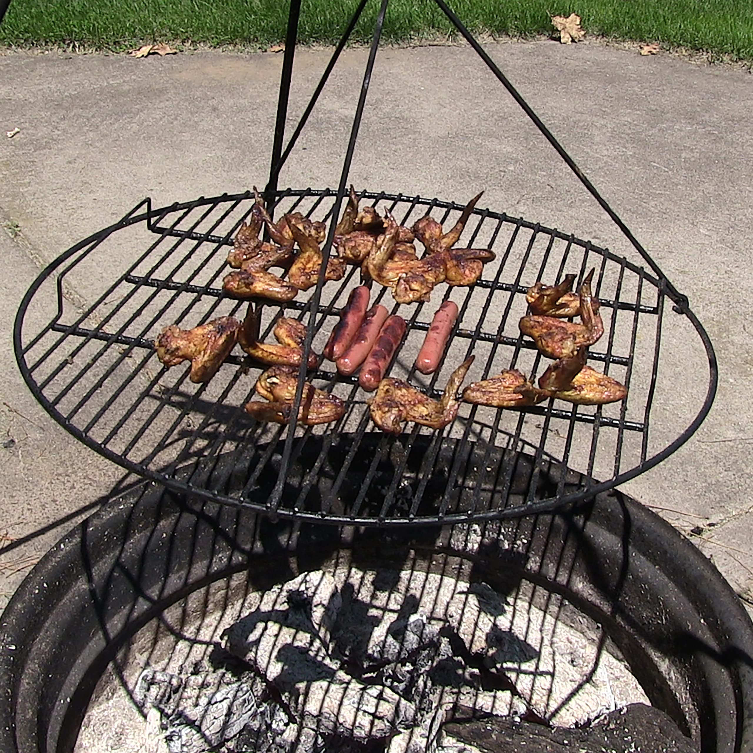Heavy-Duty 40-Inch Black Steel Round Outdoor Fire Pit Cooking Grate - Durable Grilling Rack for Camping, Backyard BBQs & Patio Parties