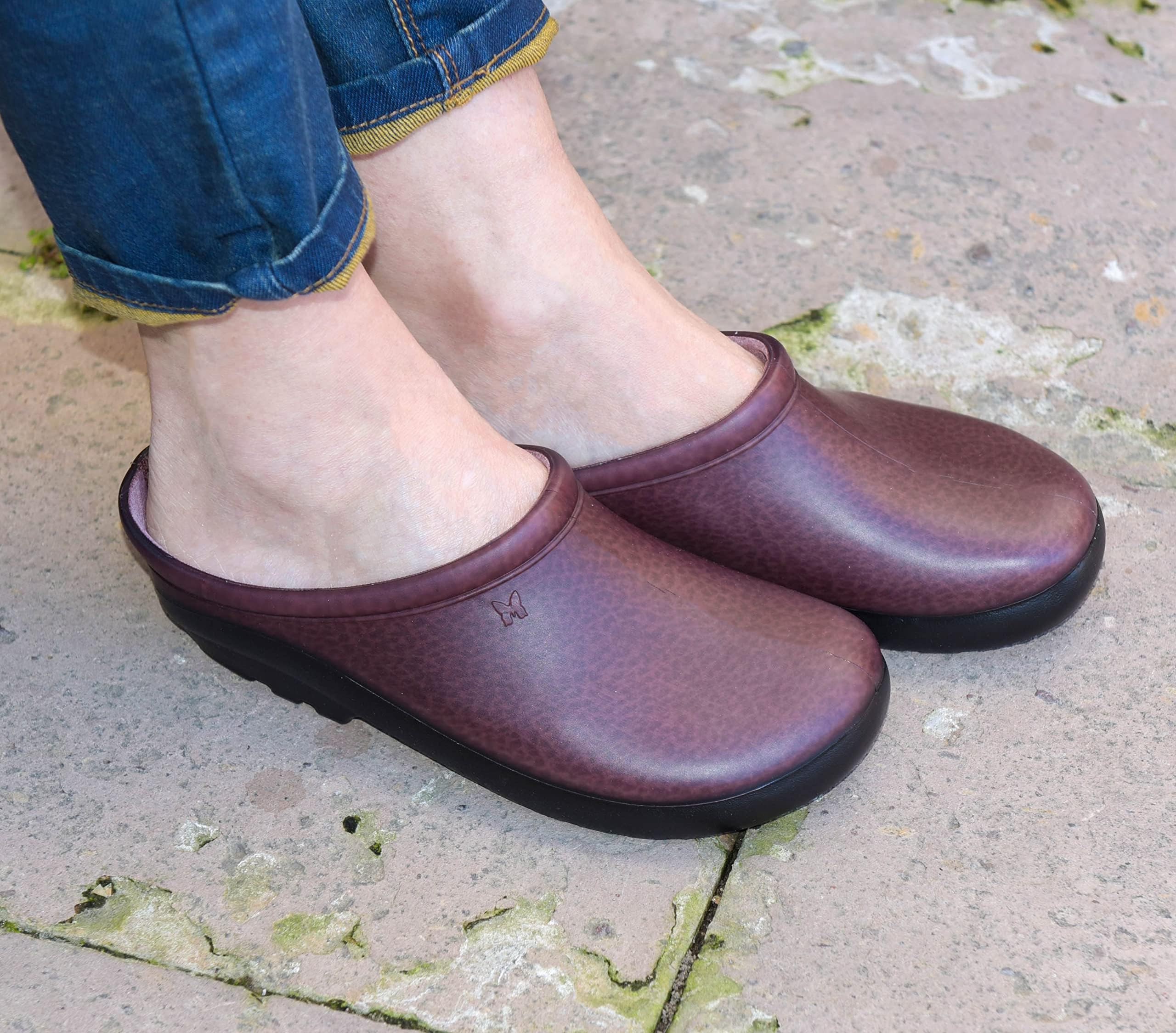 **Sloggers Waterproof Garden Clogs for Women – Comfortable Slip-Resistant Gardening Shoes with Premium Support Insole – Kiwi Green, Size 10 – Perfect for Gardening, Farming & Outdoor Activities**