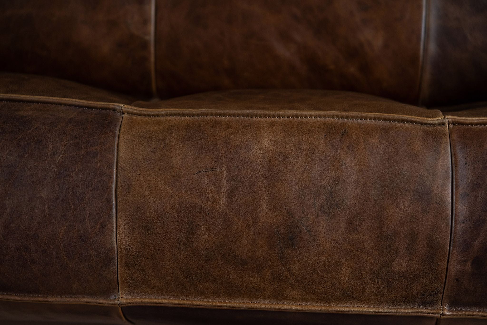 Modern Capa Sofa - Comfortable 3-Seater Couch for Living Room, Lounge & Office - Soft Fabric Upholstery with Sturdy Wooden Frame - Perfect for Relaxing, Entertaining & Small Spaces