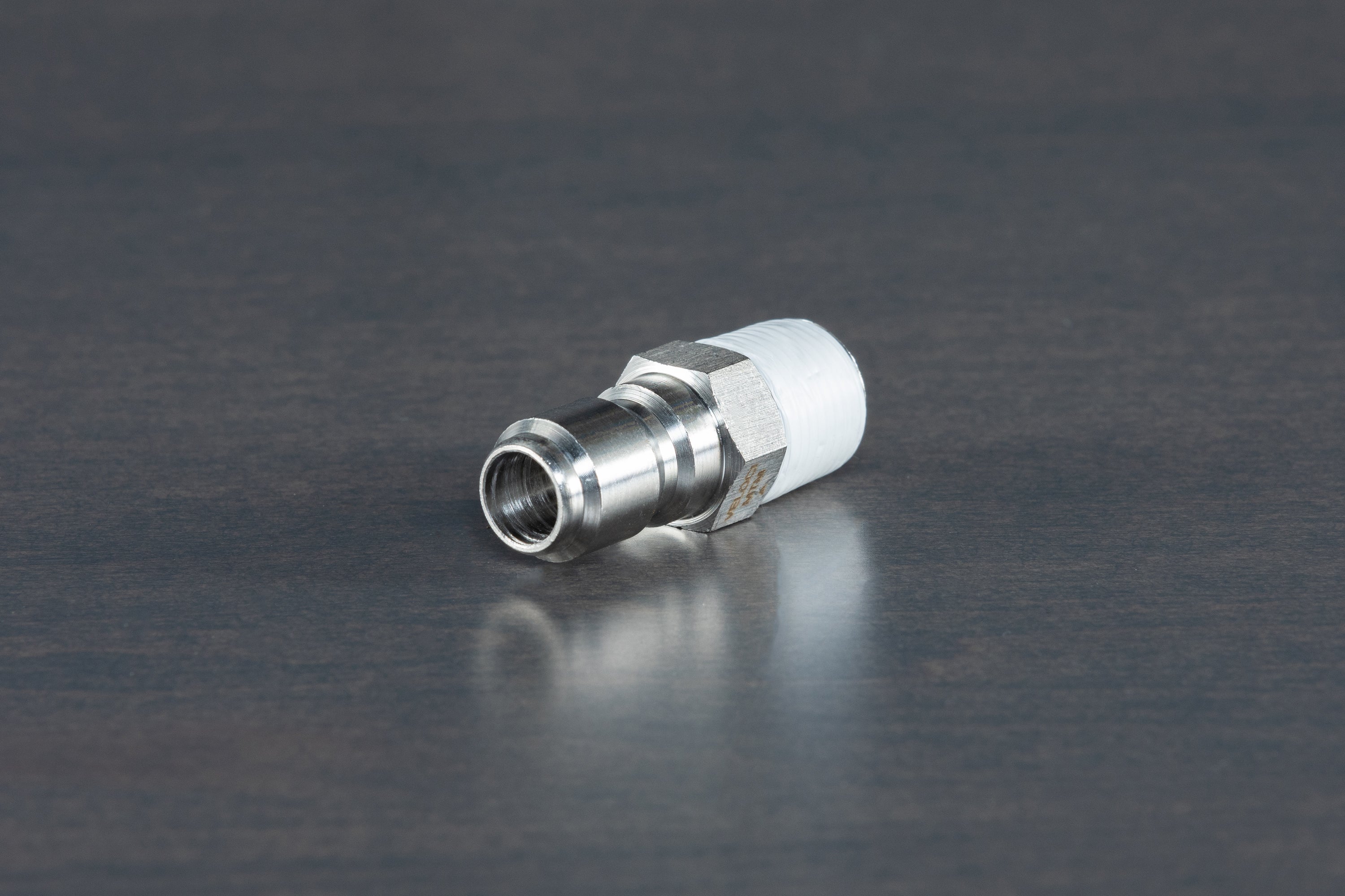 1/4 Inch Stainless Steel Quick Disconnect (QD) Male Plug - Durable & Corrosion-Resistant for Air, Water & Hydraulic Systems - Perfect for Industrial, Automotive & Plumbing Applications