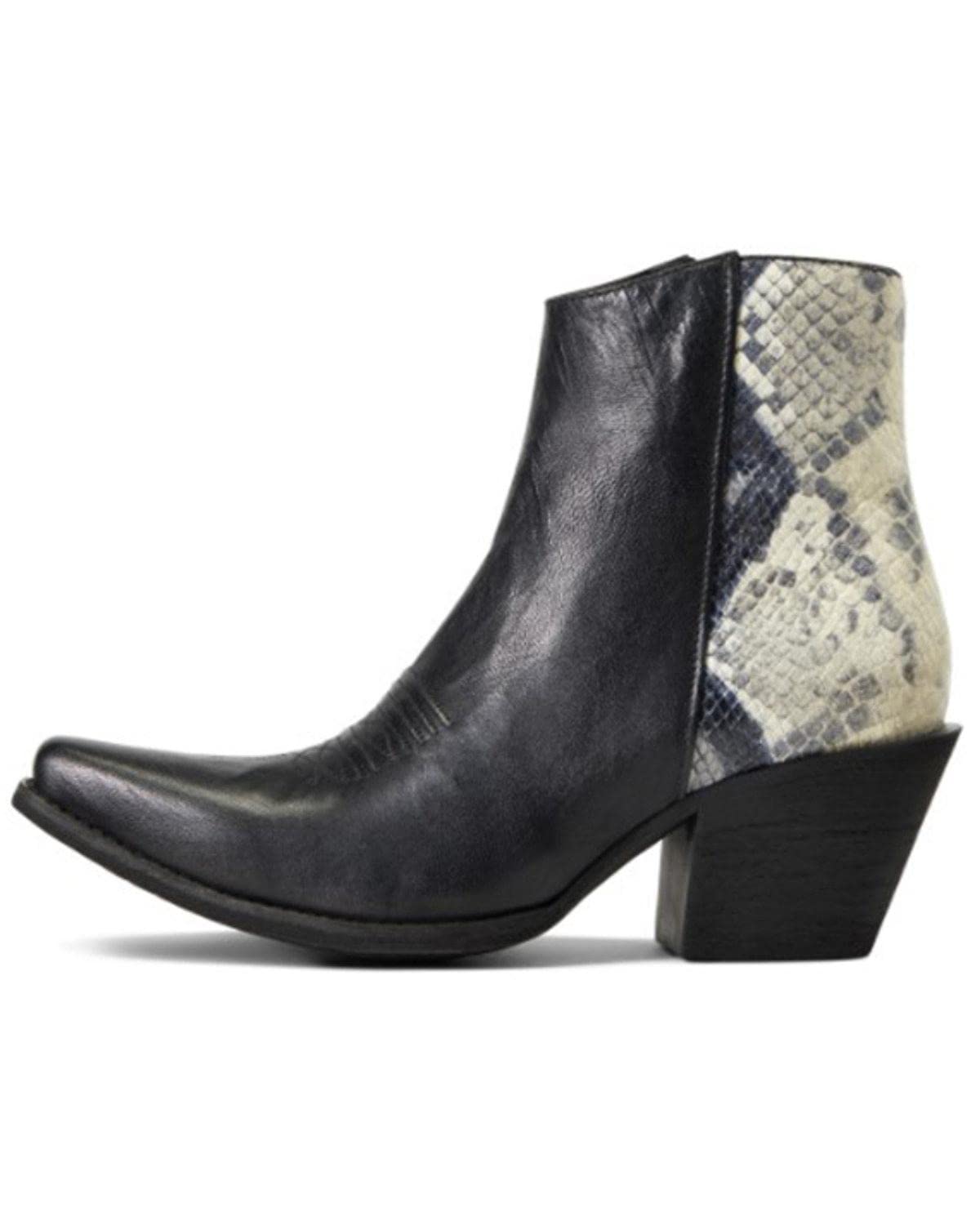 ARIAT Women's Carmelita Western Boot - Stylish Cowgirl Boots for Riding, Country Fashion & Everyday Wear