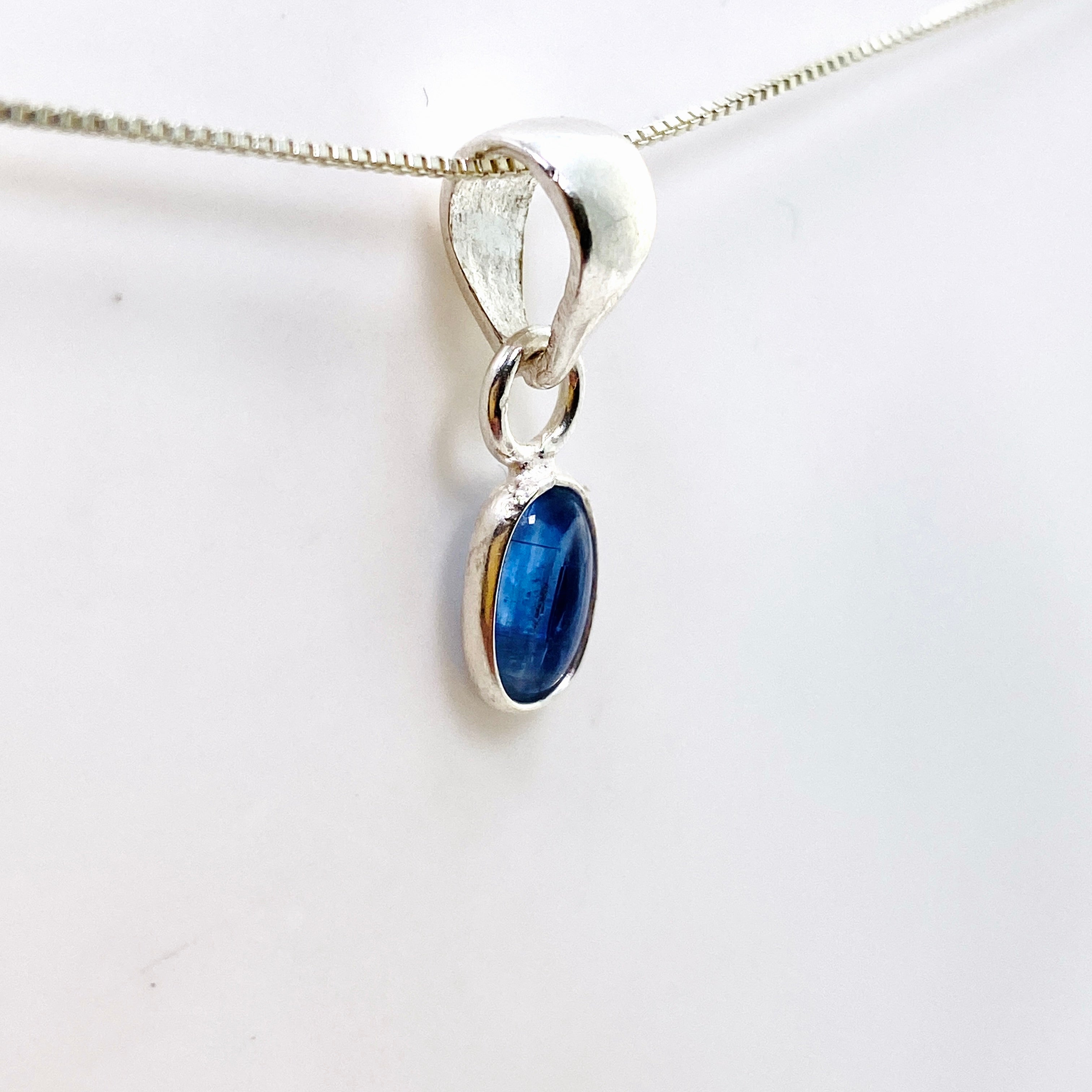 Natural Blue Kyanite Oval Cabochon Pendant Necklace KPGJ4615 - Perfect for Meditation, Energy Healing & Spiritual Jewelry Gifts