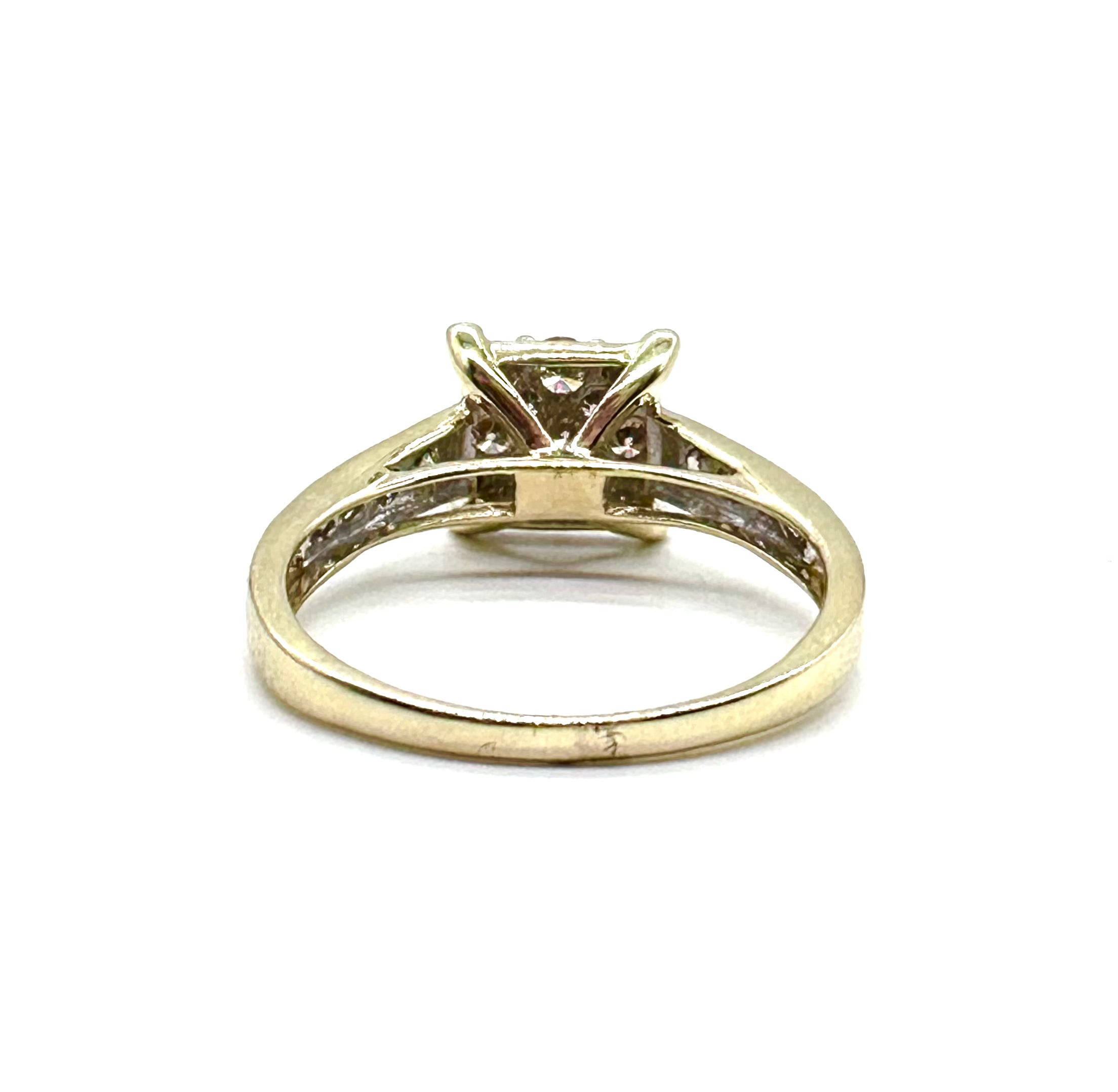 Exquisite Champagne Diamond Square Cluster Cathedral Ring – Elegant Wedding Band for Women, Perfect for Engagement, Anniversary & Special Occasions