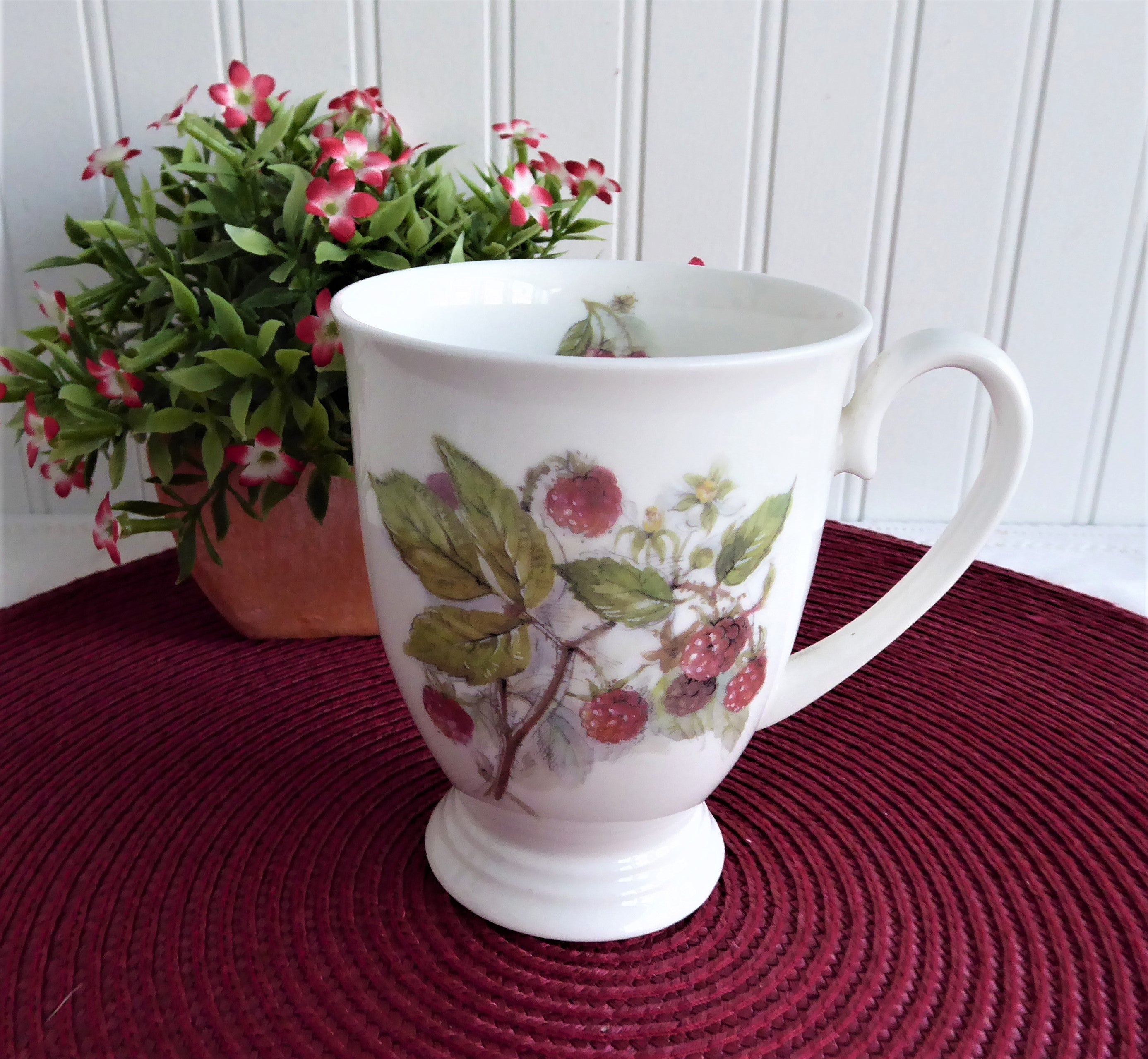 Royal Patrician Fruit Festival Raspberries England Bone China 9oz Pedestal Mug - Elegant Tea Cup for Afternoon Tea, Gift Giving & Home Decor