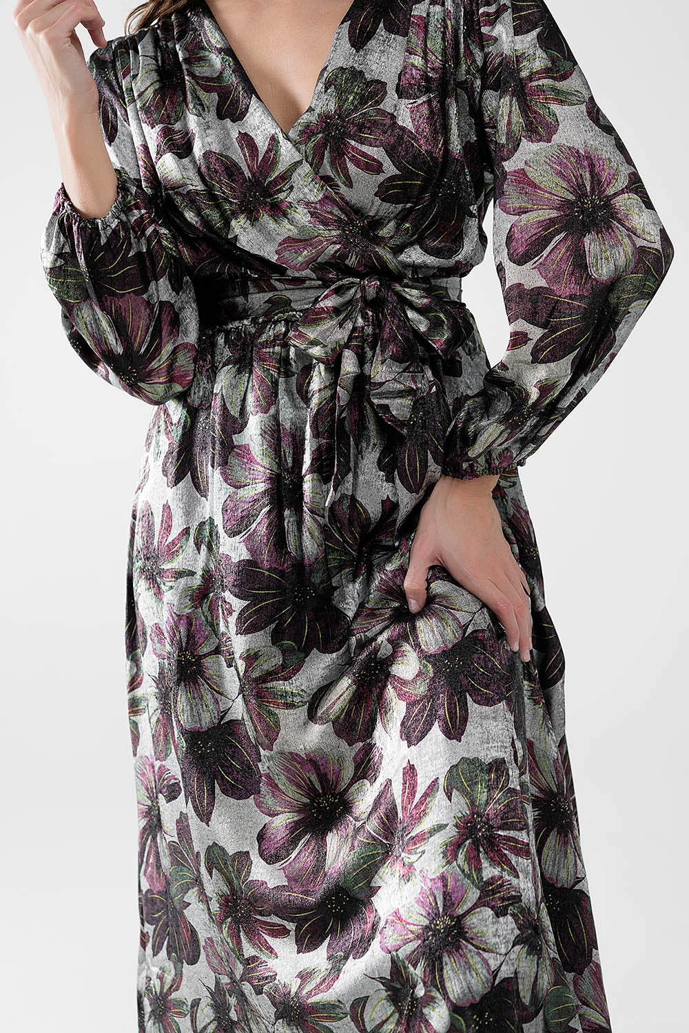Elegant Metallic Floral Print Long Robe - Perfect for Loungewear, Spa Days & Relaxing at Home