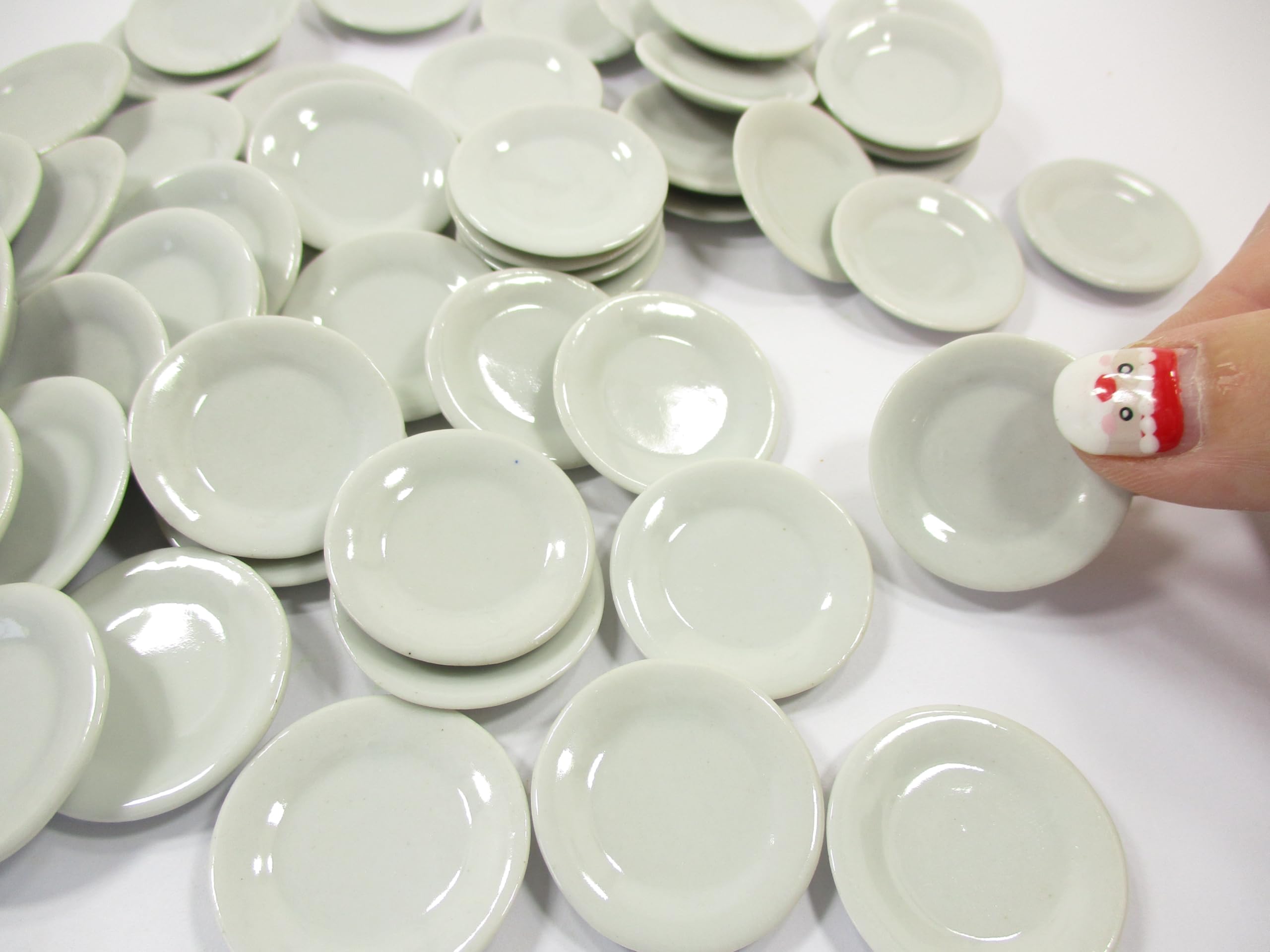 30x30mm White Ceramic Round Plates - Set of 30 Mini Dishes (3cm Diameter) for Dollhouse Decor, Kids Play Kitchen, Tea Party & Miniature Display