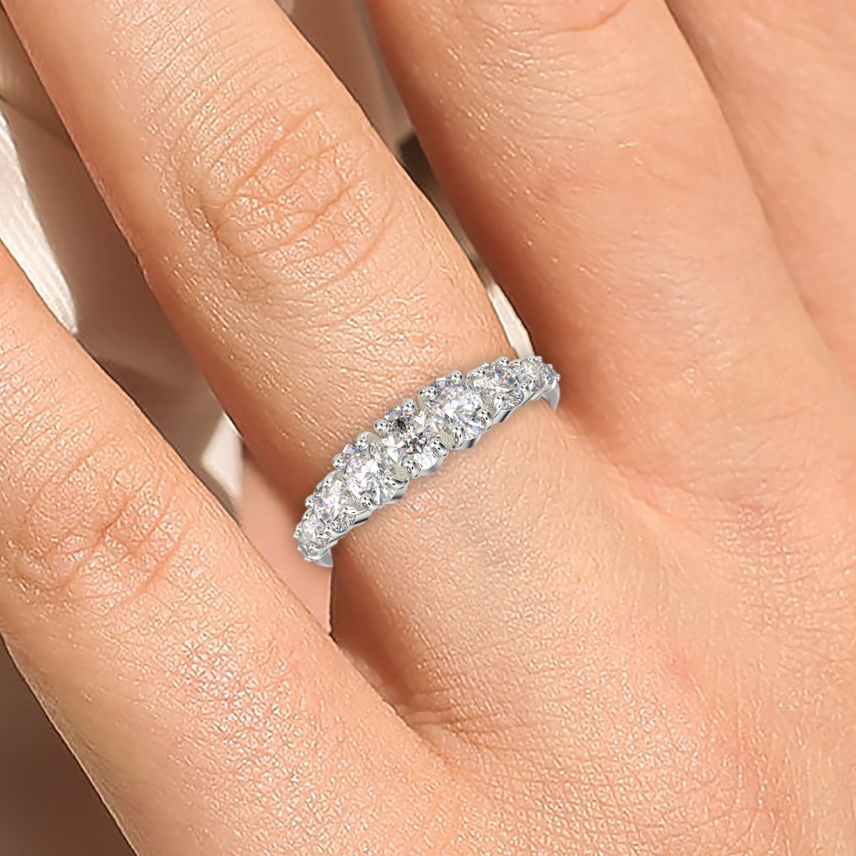 1.49 Ct Oval & Round Moissanite Diamond Ring - 10K/14K/18K Solid Gold Wedding Band for Women - Anniversary Gift, Engagement Ring, Promise Ring for Special Occasions