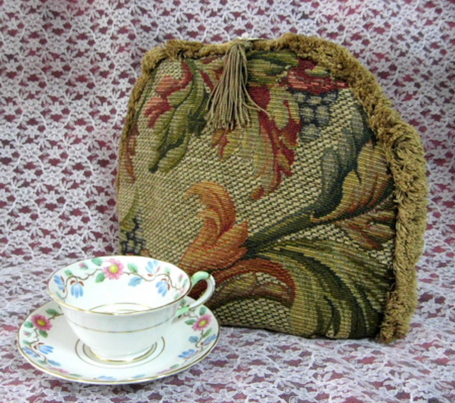 Golden Brown Tapestry Padded Tea Cozy with Fringe Tassel - Insulated Tea Pot Cover for US Homes, Perfect for Afternoon Tea, Cozy Kitchen Decor, and Gift Giving