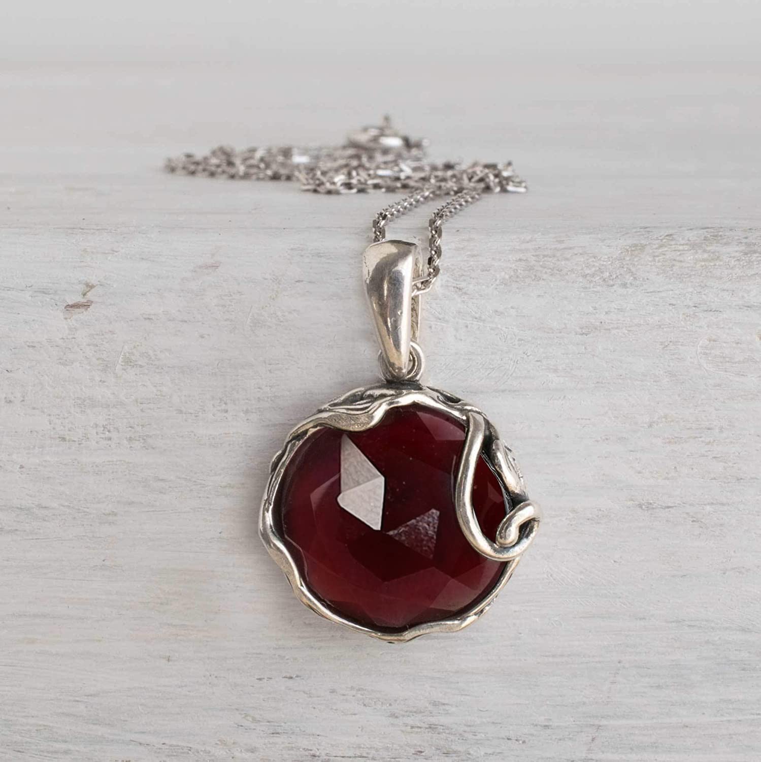 925 Sterling Silver Red Garnet Necklace for Women - January Birthstone Pendant - Elegant Statement Jewelry - Perfect for Everyday Wear & Special Occasions - Gift for Her - Dainty Silver Necklace with Garnet Stone